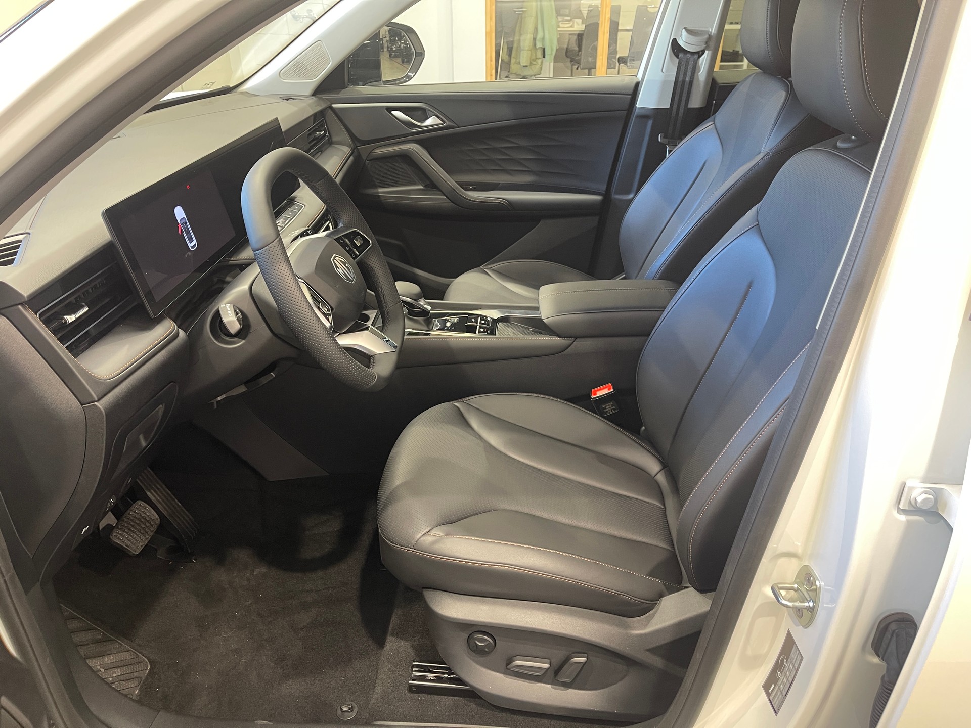 MG HS 1.5 T PHEV Luxury-image-8