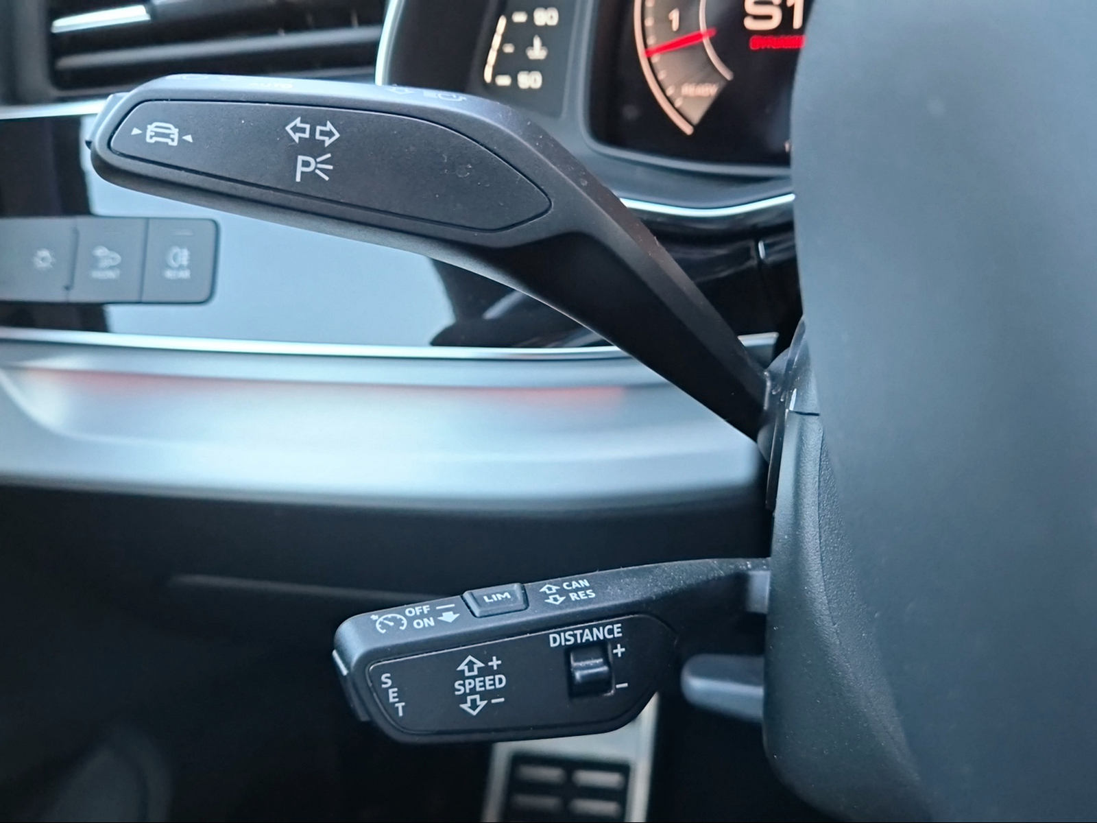 AUDI Q8 55 TFSI quattro tiptronic Daytonagrau Perleffekt-image-15
