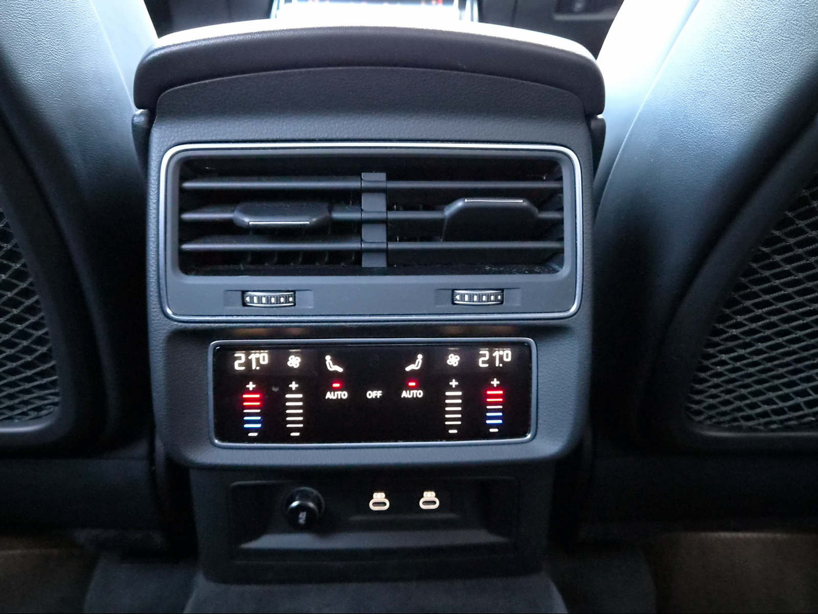 AUDI Q8 55 TFSI quattro tiptronic Daytonagrau Perleffekt-image-16