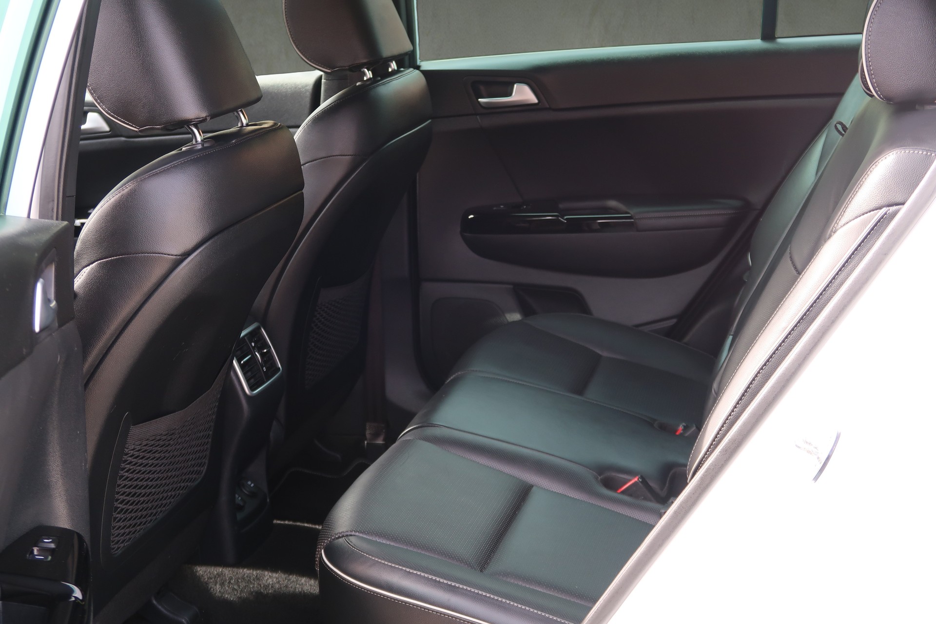 KIA Sportage 2.0CRDi Style GT Line 4WD Automat-image-9