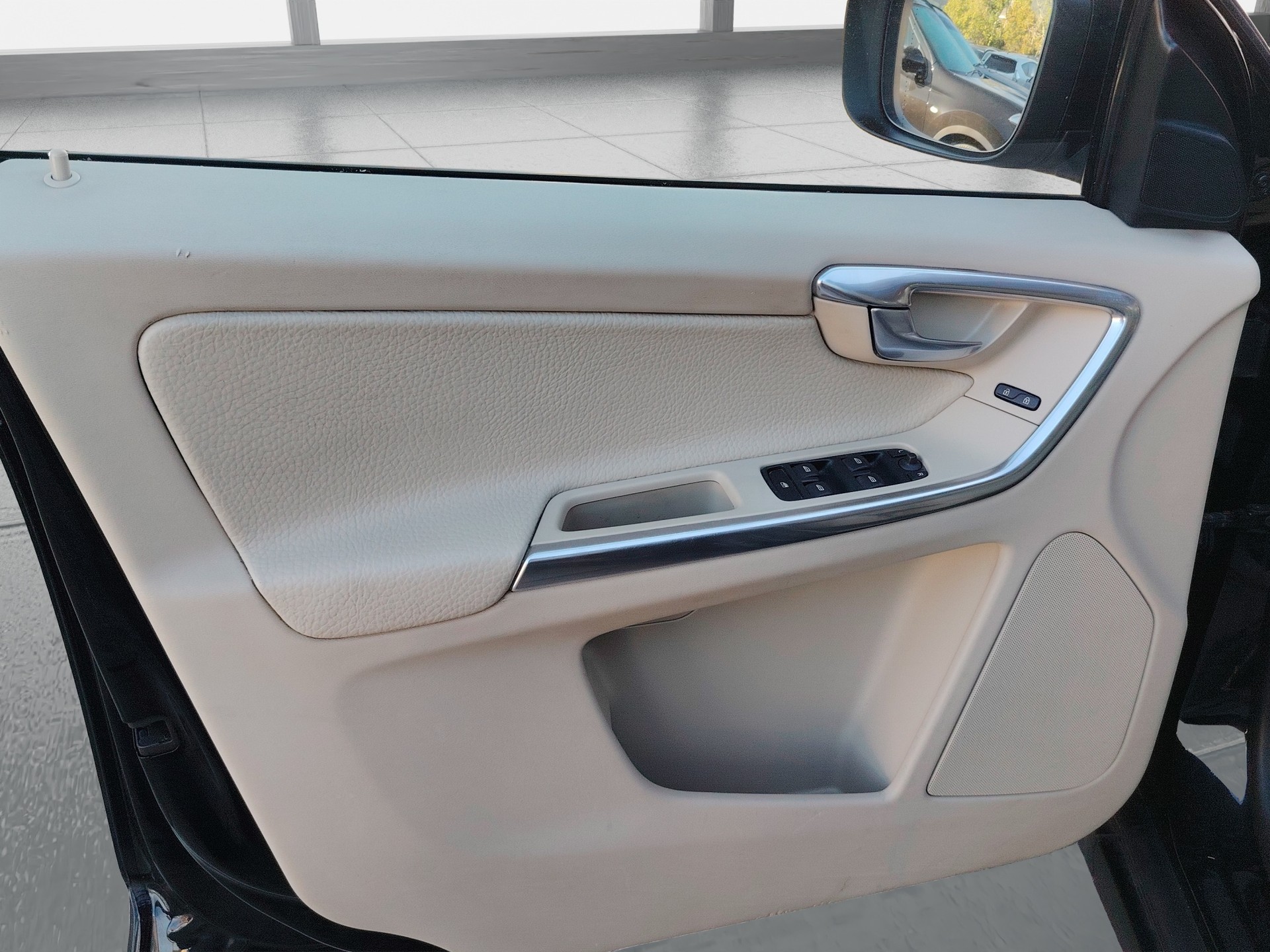 VOLVO XC60 D3 AWD Kinetic Geartronic-image-10