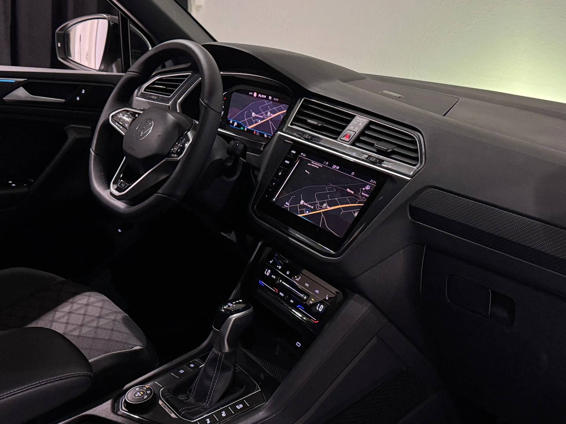 VW VW VW Tiguan 2.0TSI R-Line 4Motion DSG l 1.Hand l CH l-image-12