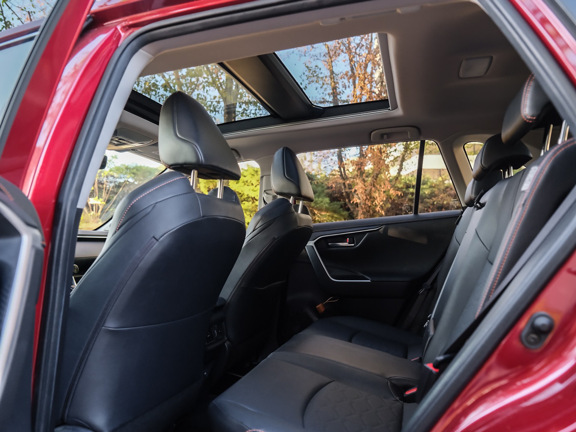 TOYOTA RAV 4 Adventure-image-9