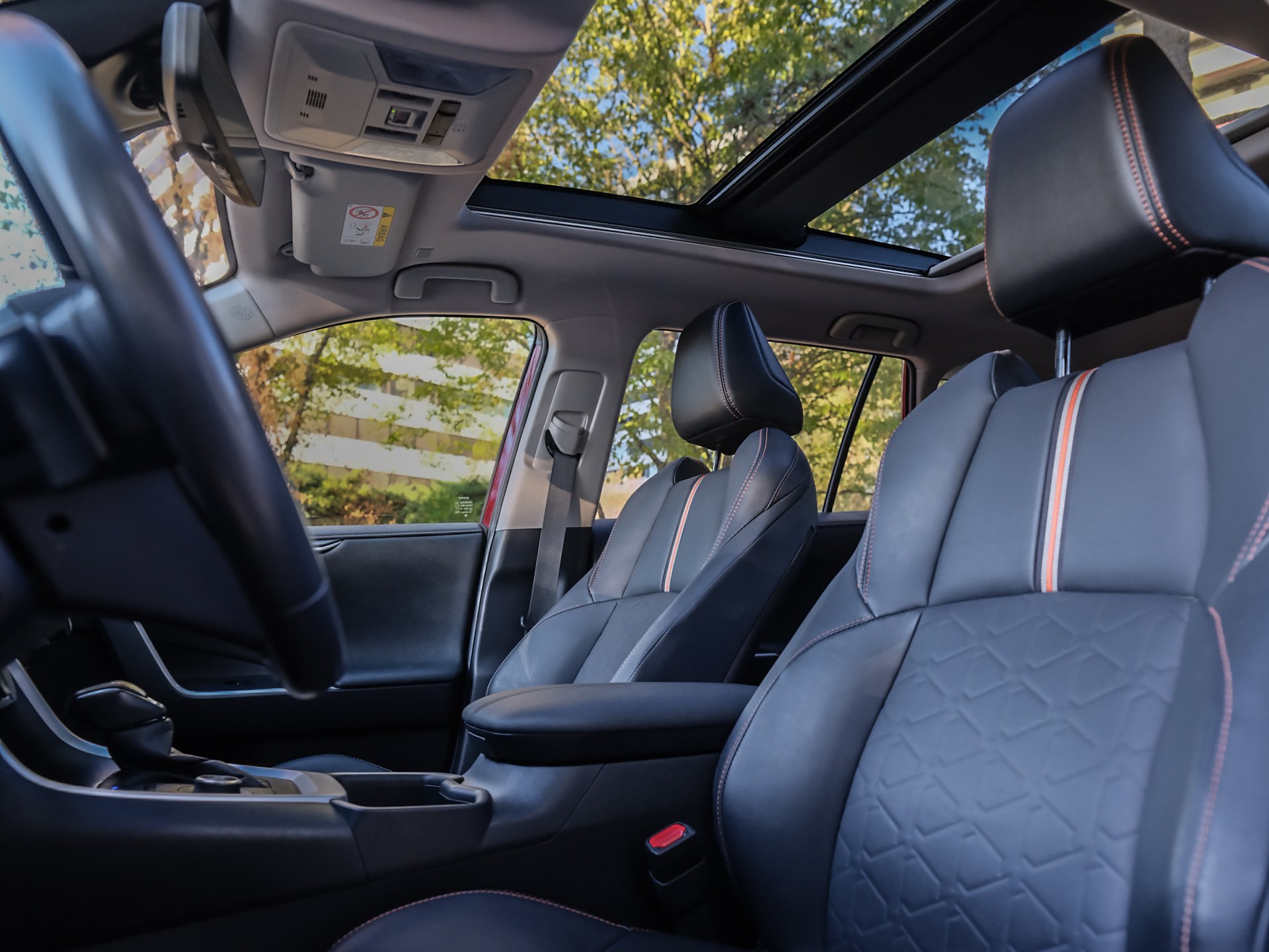TOYOTA RAV 4 Adventure-image-8