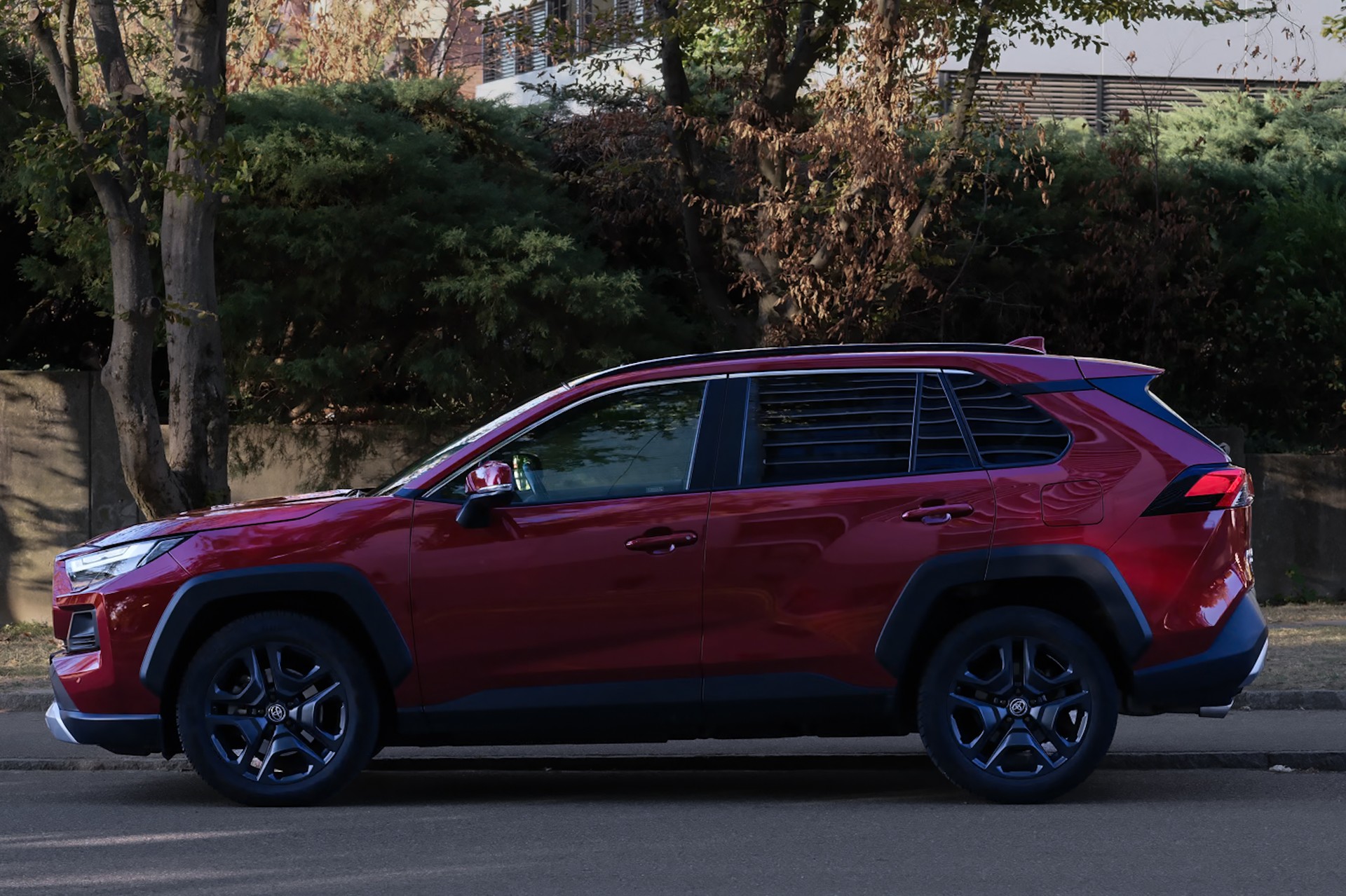 TOYOTA RAV 4 Adventure-image-2