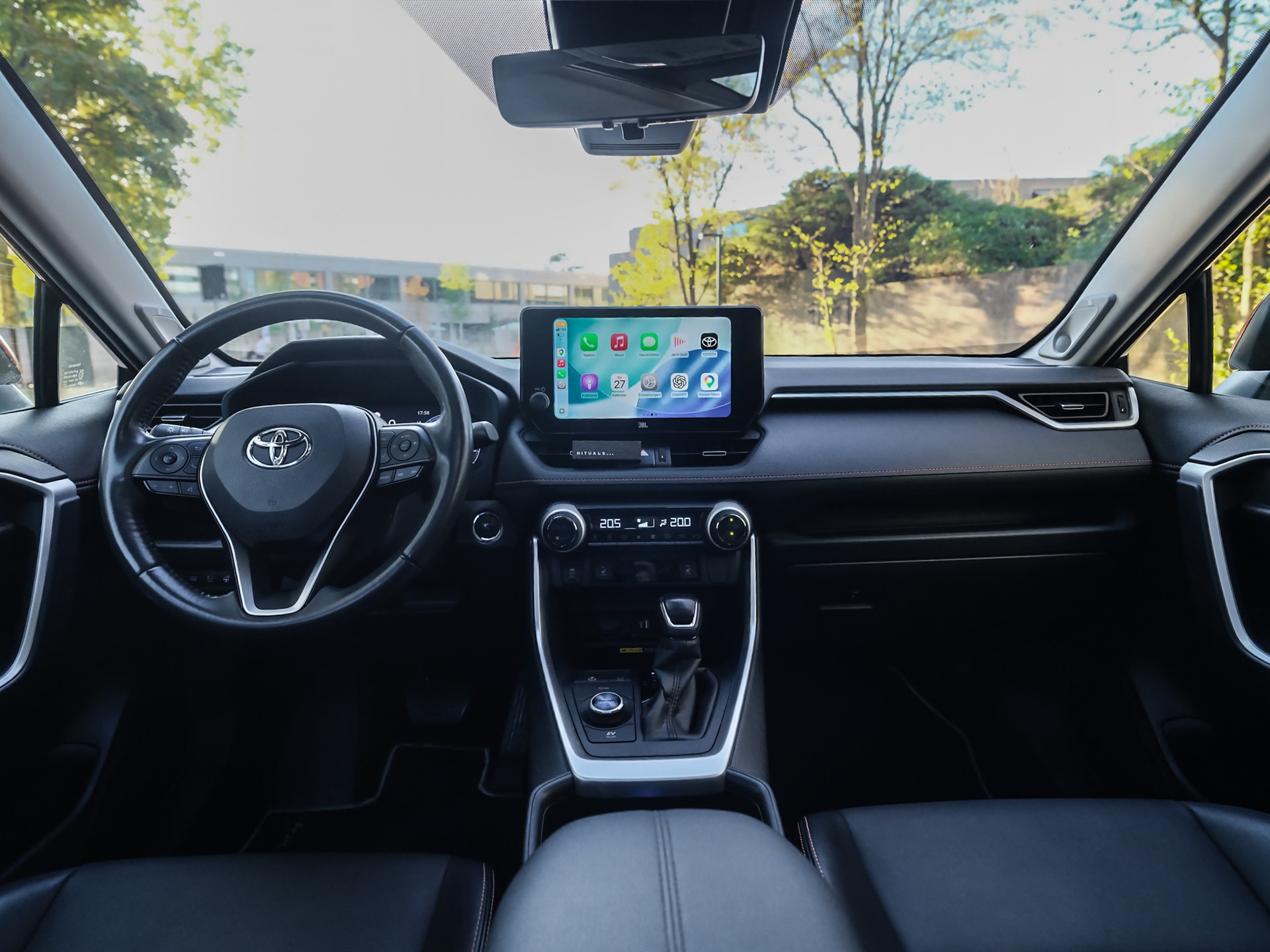 TOYOTA RAV 4 Adventure-image-6