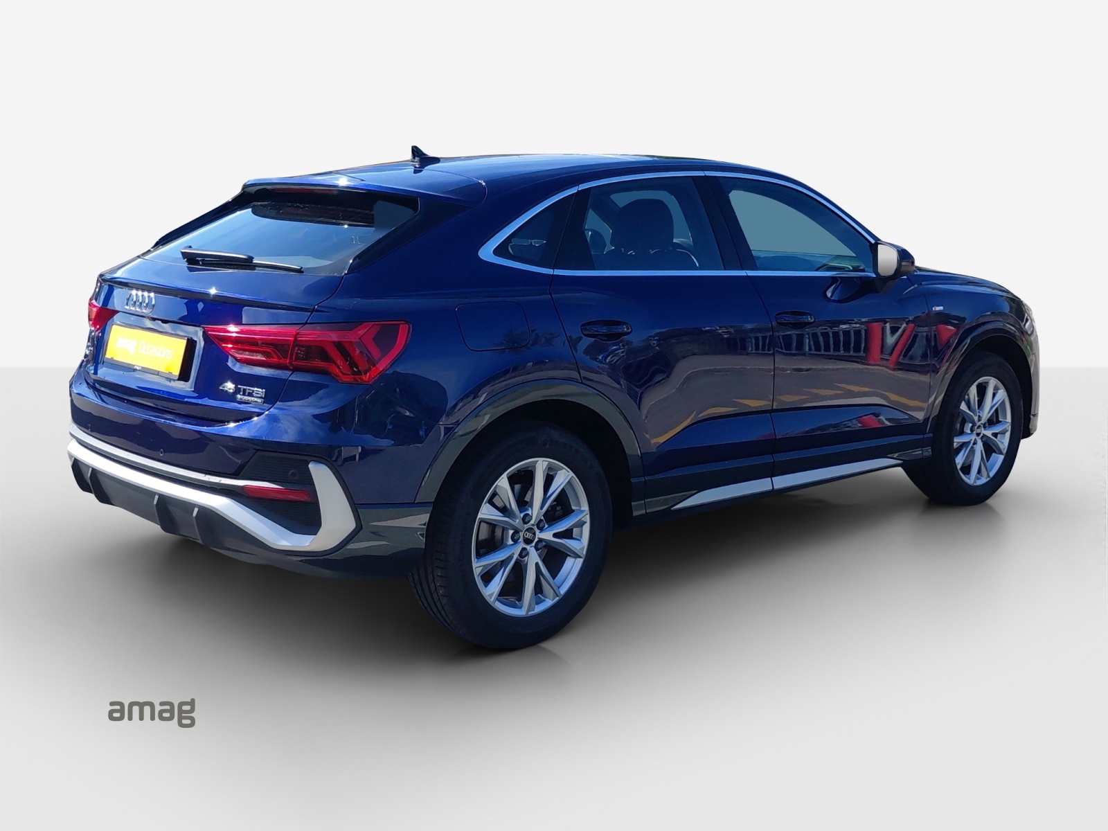 AUDI Q3 Sportback 45 TFSI S line quattro S-tronic-image-4