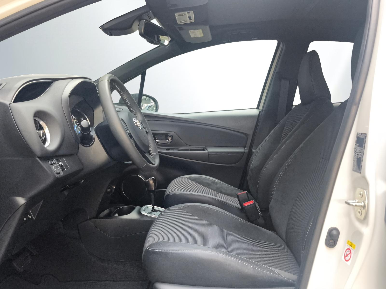 TOYOTA Yaris 1.5 VVT-i HSD Premium-image-2