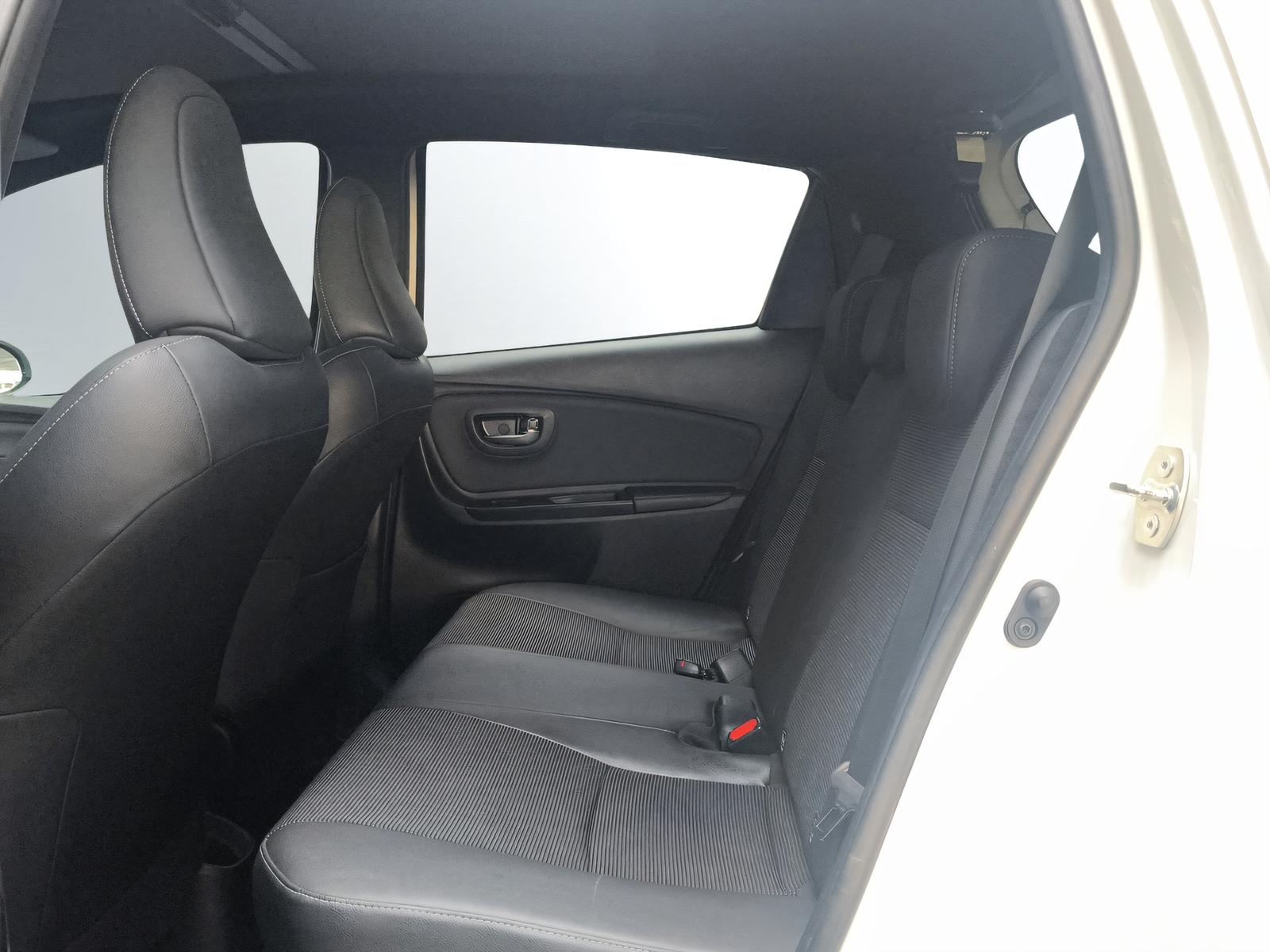TOYOTA Yaris 1.5 VVT-i HSD Premium-image-8