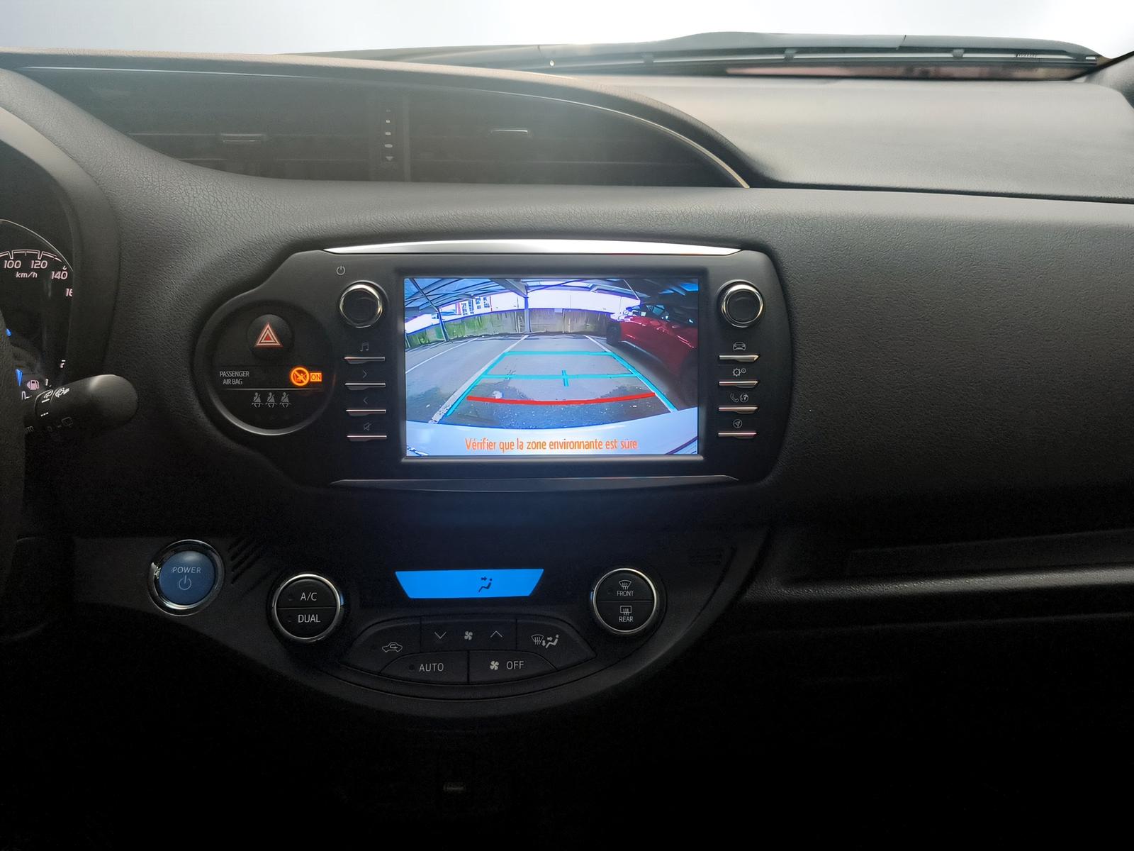 TOYOTA Yaris 1.5 VVT-i HSD Premium-image-6