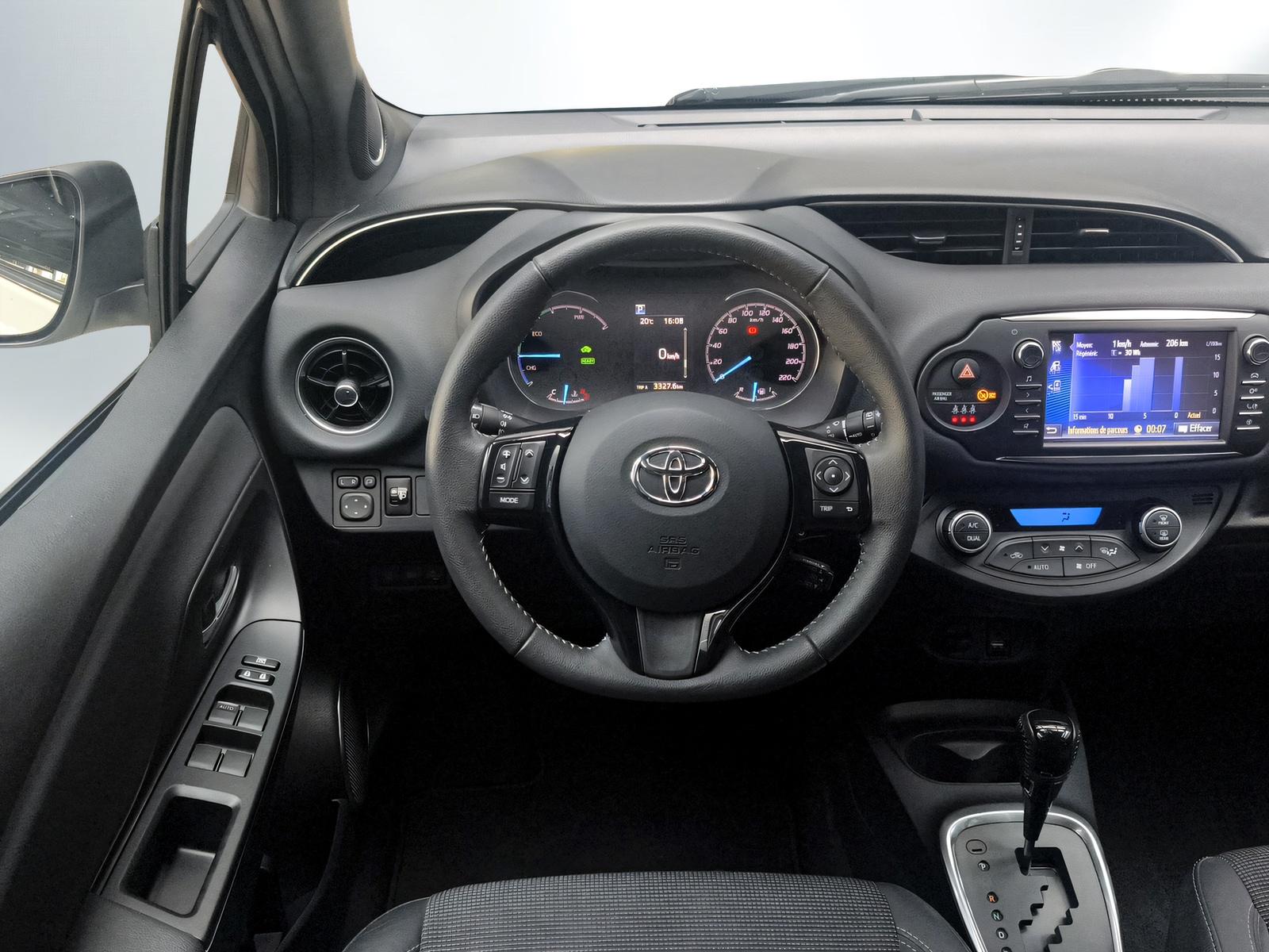 TOYOTA Yaris 1.5 VVT-i HSD Premium-image-4