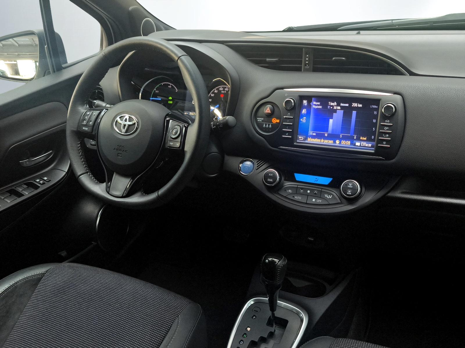 TOYOTA Yaris 1.5 VVT-i HSD Premium-image-15