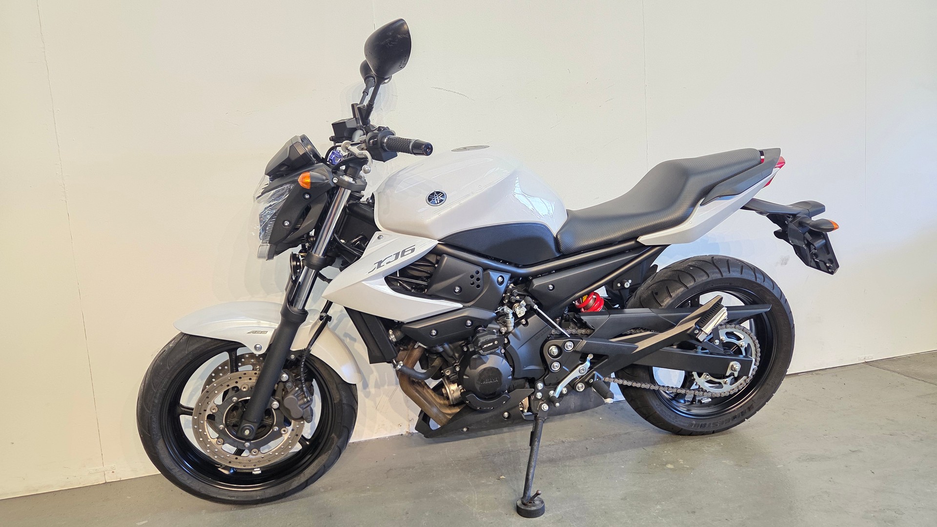 YAMAHA XJ 6 N ABS-showroom-element-3
