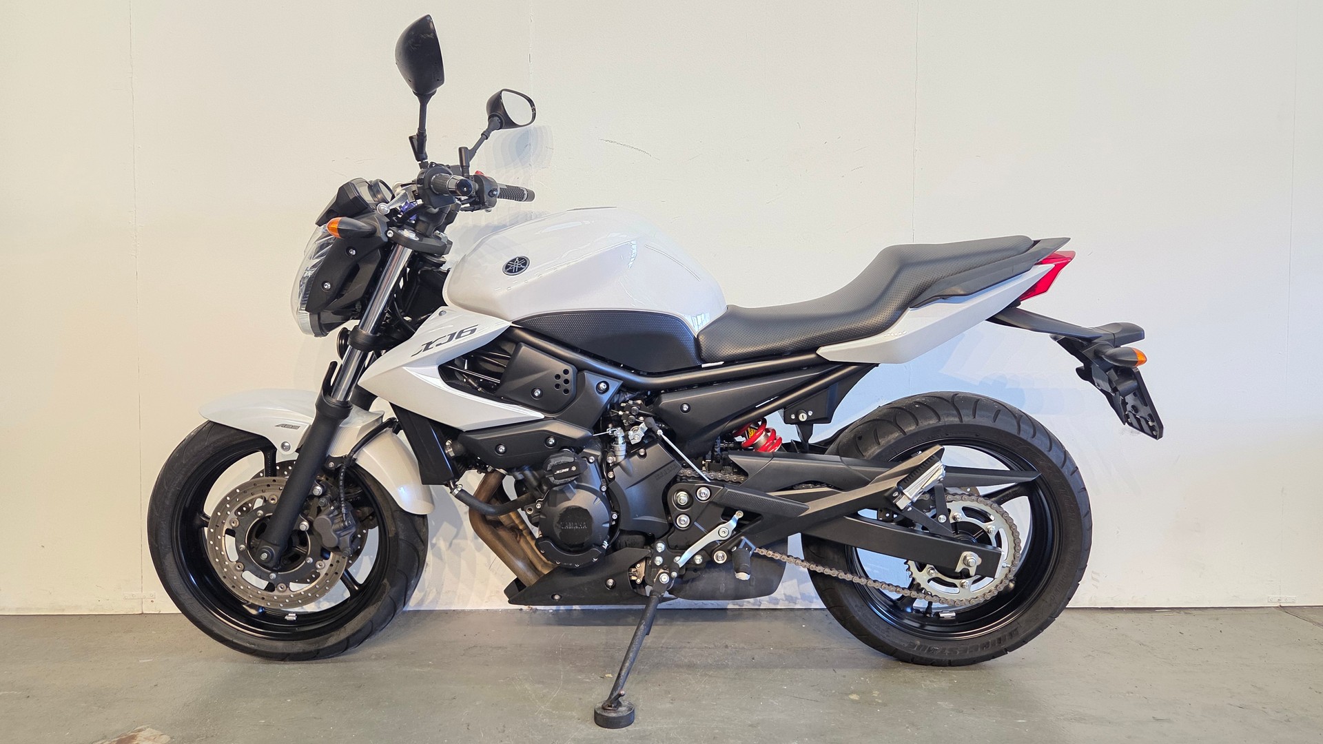 YAMAHA XJ 6 N ABS-showroom-element-1