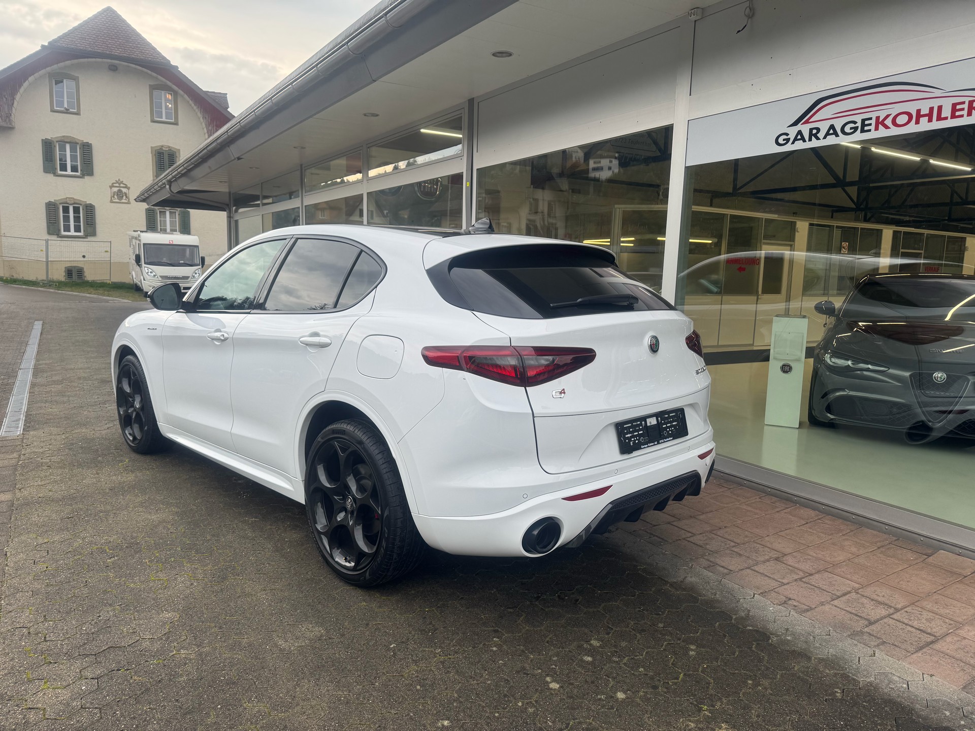 ALFA ROMEO Stelvio 2.0 Veloce Premium 21 Zoll Sky Q4-image-3