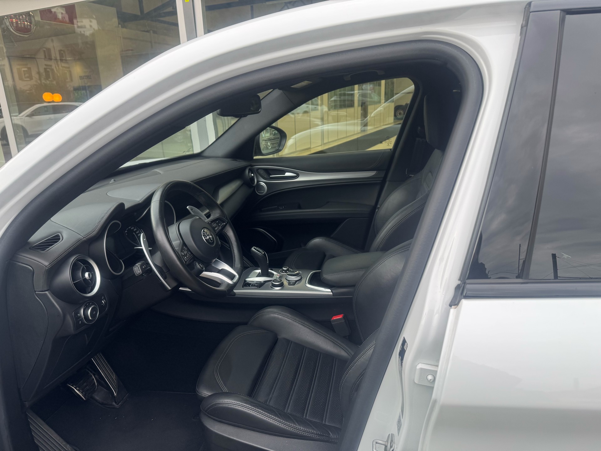 ALFA ROMEO Stelvio 2.0 Veloce Premium 21 Zoll Sky Q4-image-6
