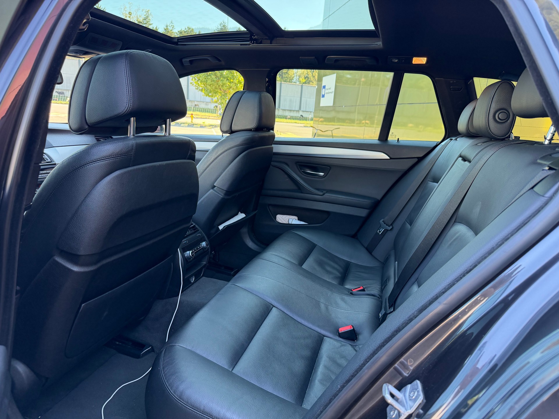 BMW M550d Touring xDrive Steptronic-image-14