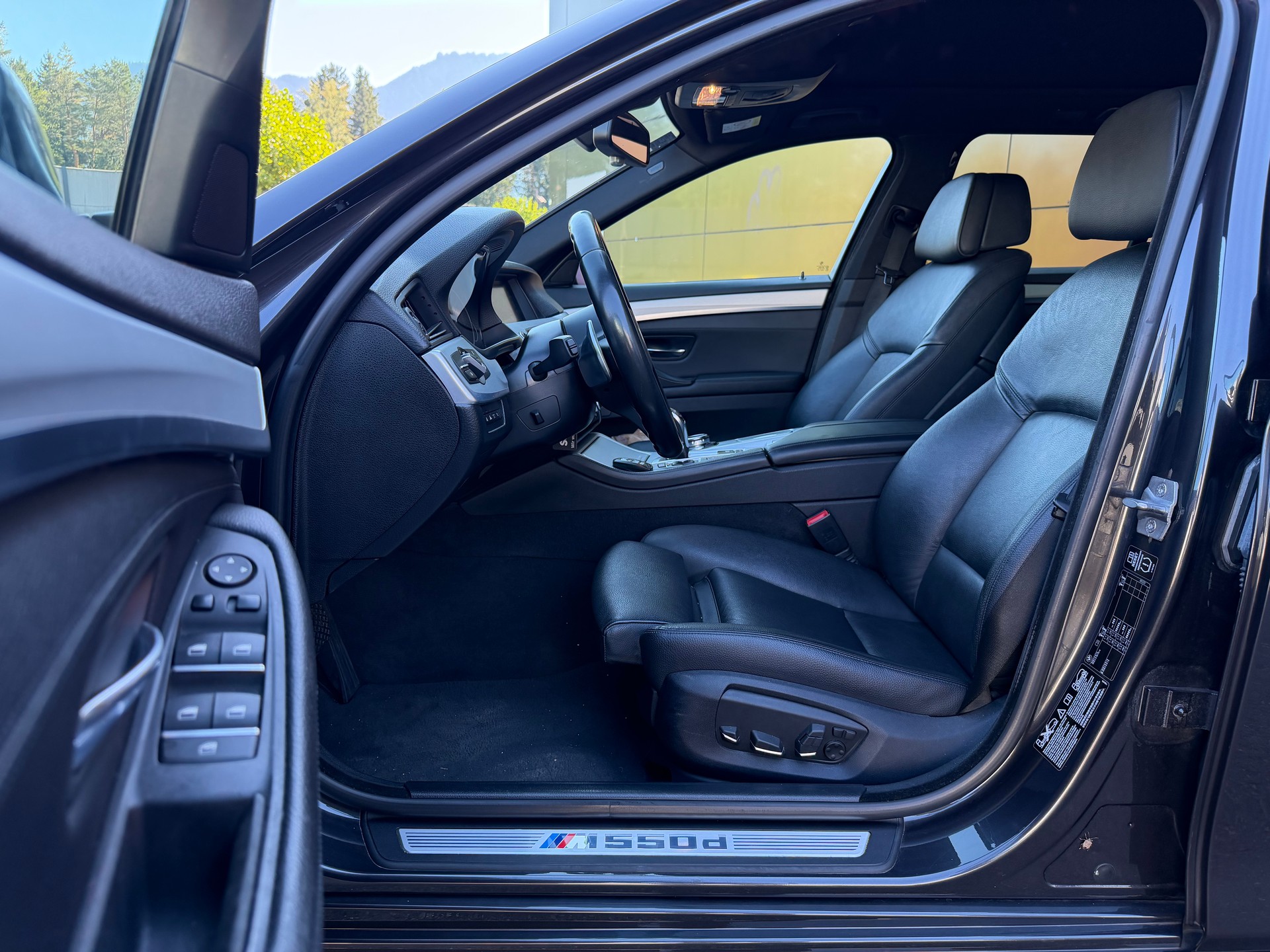 BMW M550d Touring xDrive Steptronic-image-13