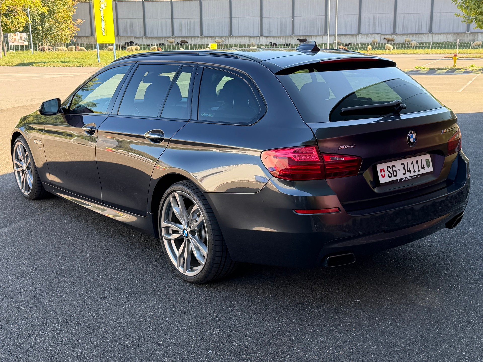 BMW M550d Touring xDrive Steptronic-image-2