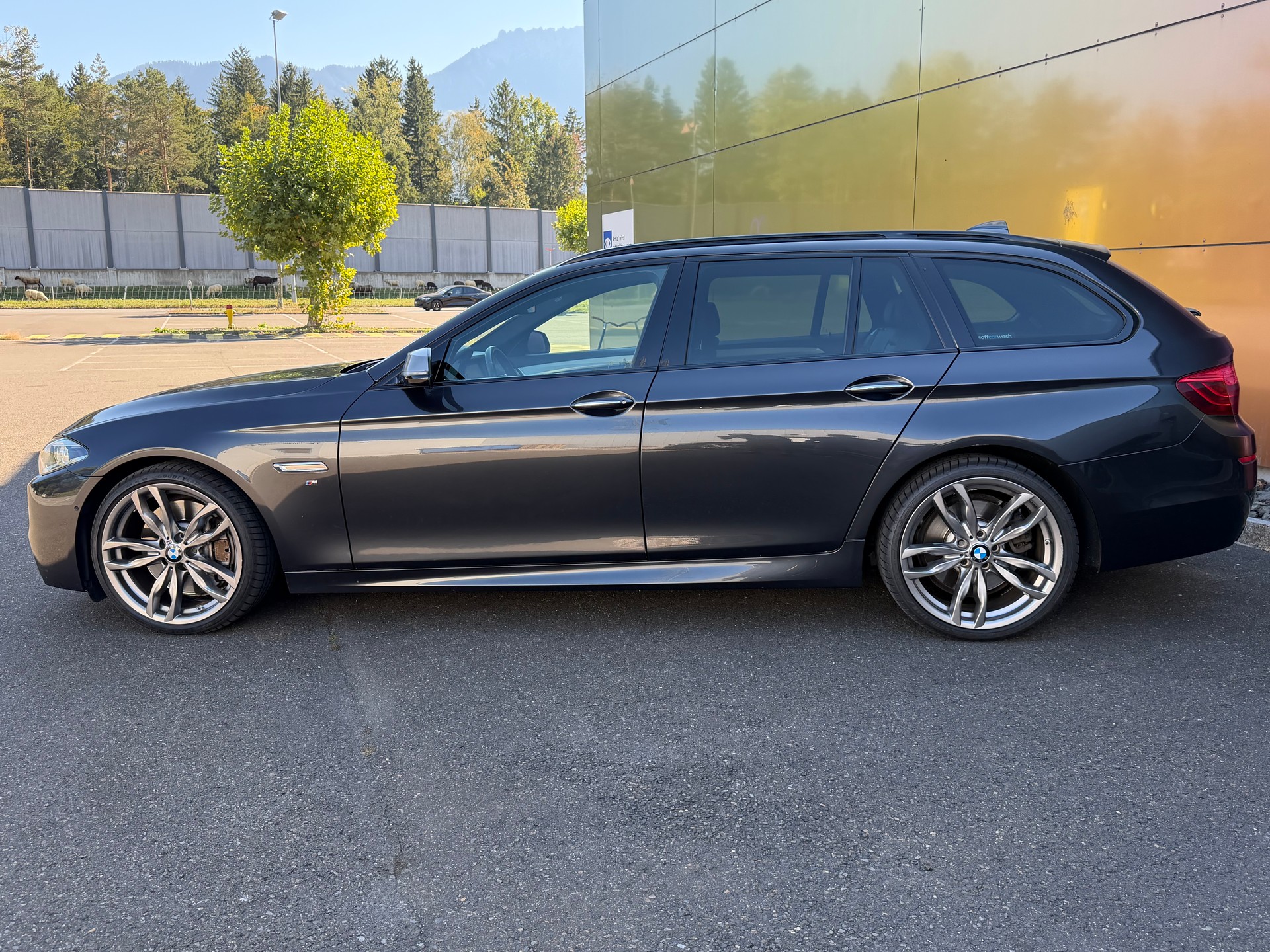 BMW M550d Touring xDrive Steptronic-image-1