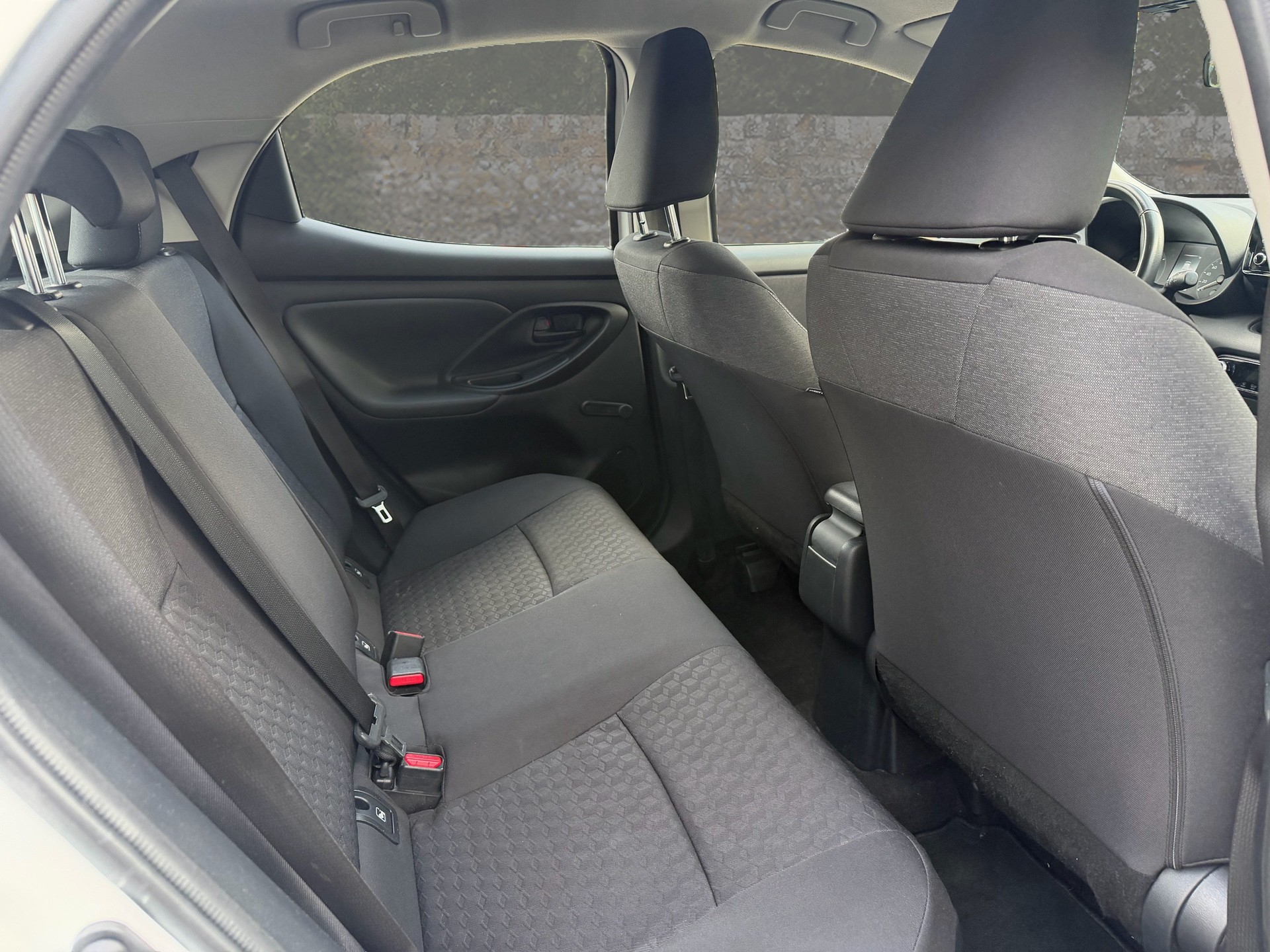 TOYOTA Yaris 1.5 Comfort e-CVT-image-13