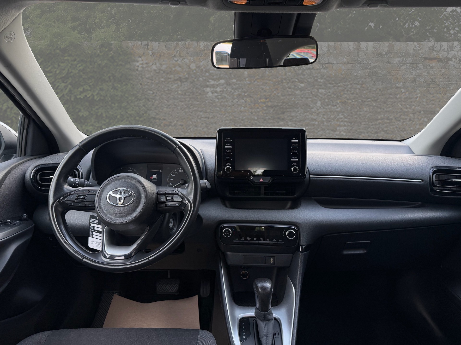 TOYOTA Yaris 1.5 Comfort e-CVT-image-9
