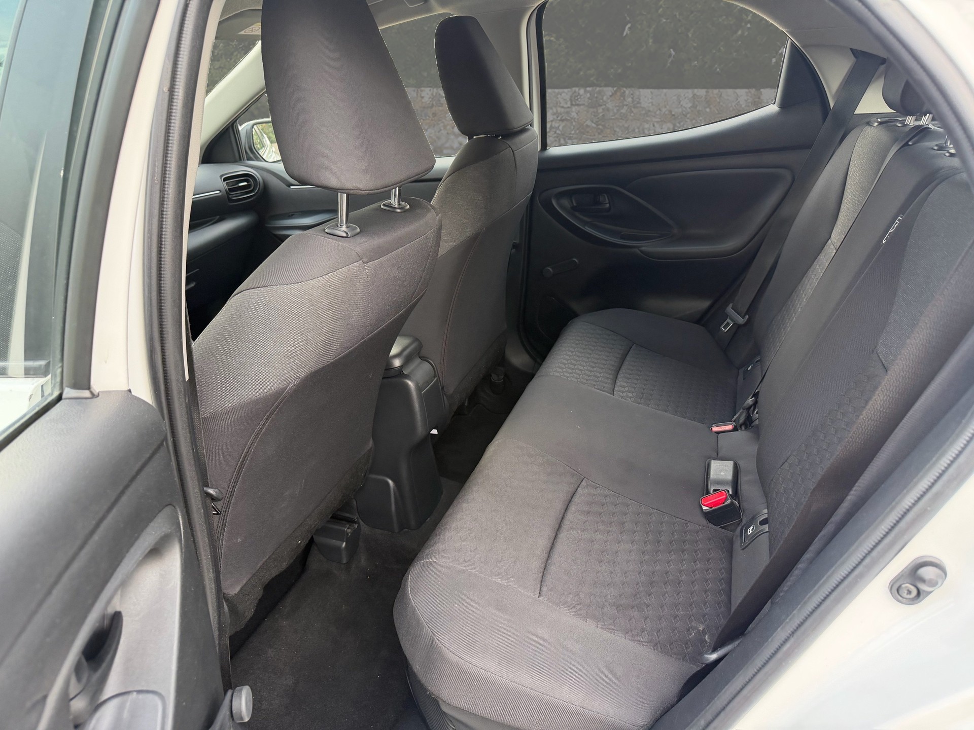 TOYOTA Yaris 1.5 Comfort e-CVT-image-14