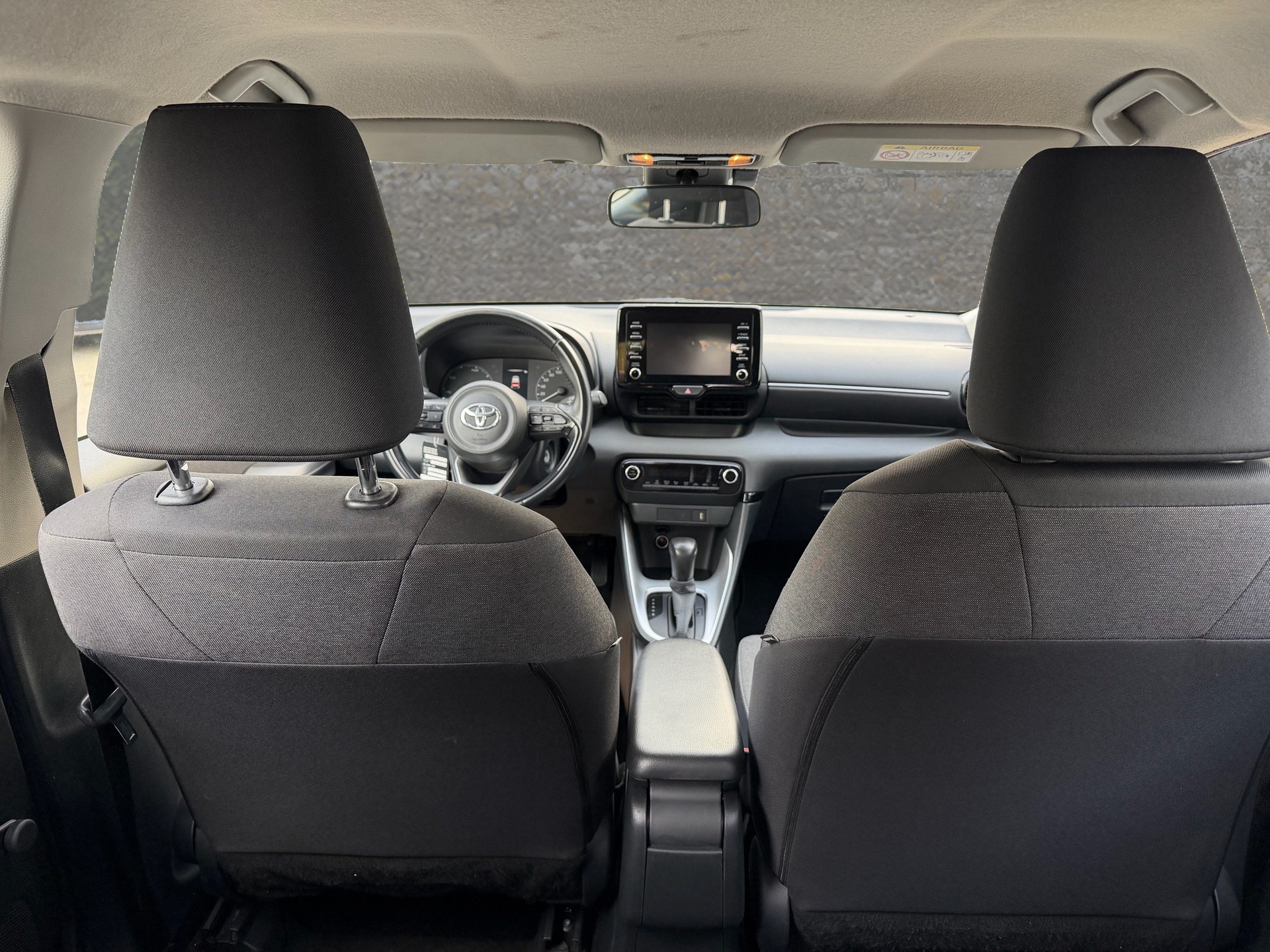 TOYOTA Yaris 1.5 Comfort e-CVT-image-10