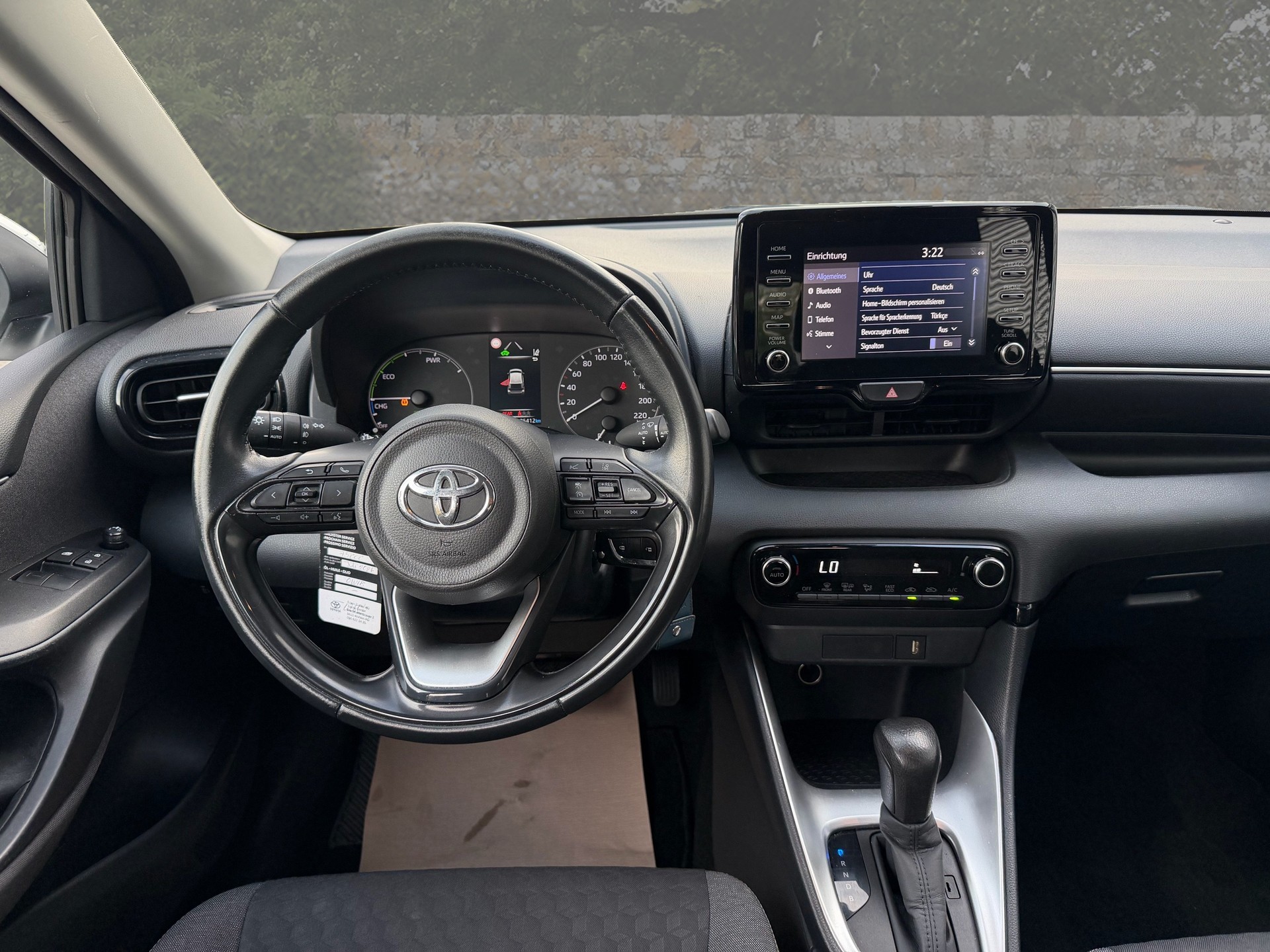 TOYOTA Yaris 1.5 Comfort e-CVT-image-8