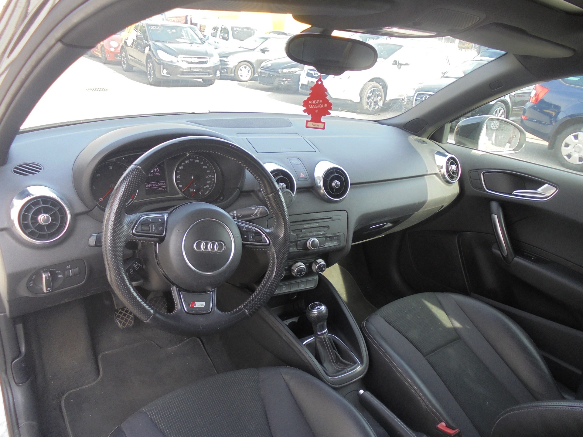 AUDI A1 Sportback 1.6 TDI Sport-image-8