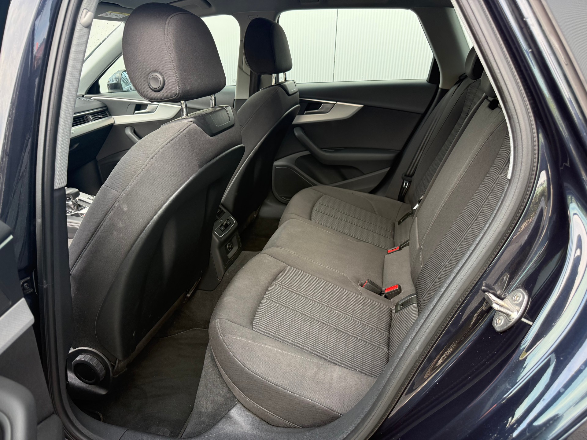 AUDI A4 Avant 2.0 TDI quattro S-tronic-image-13