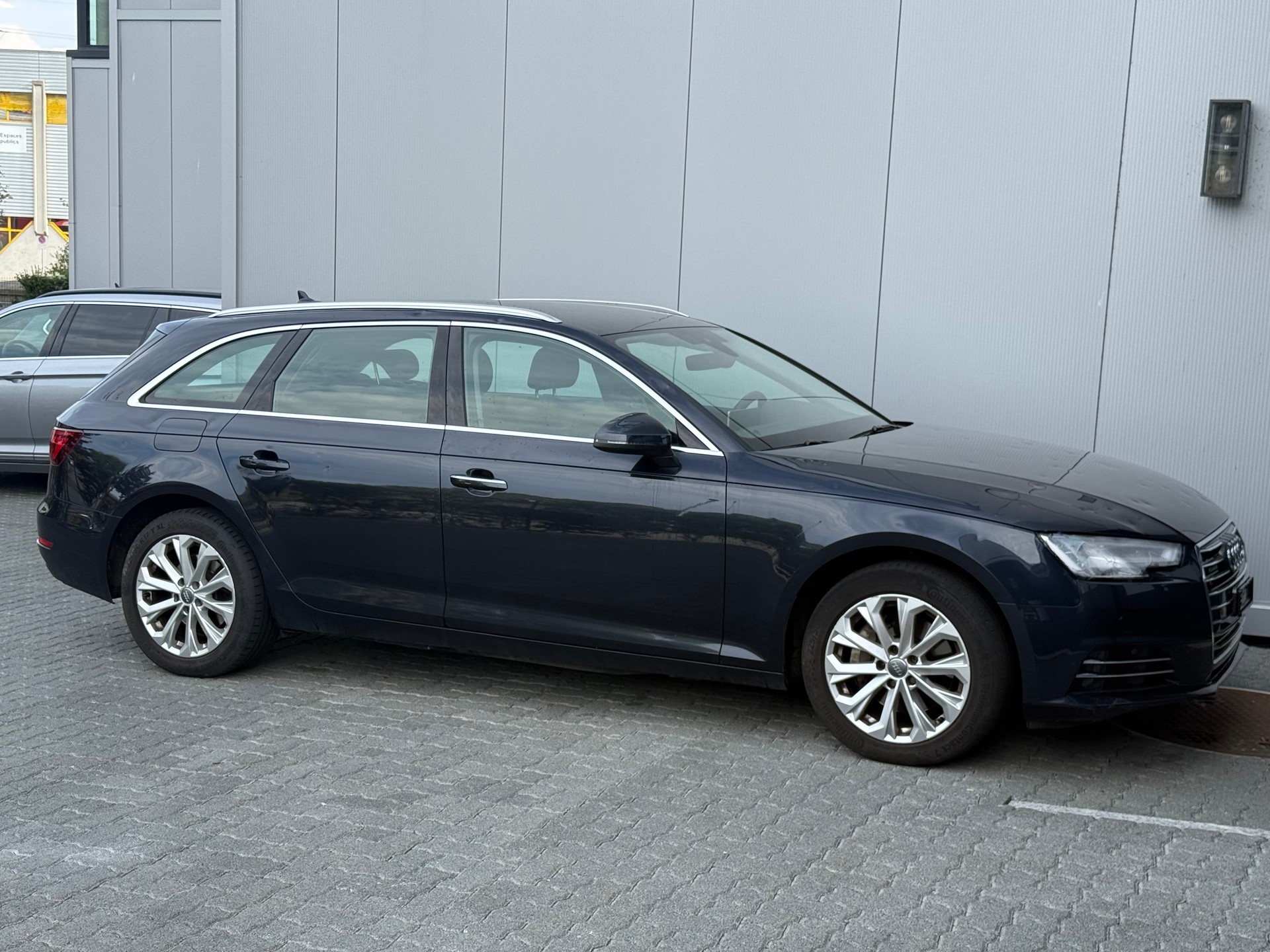 AUDI A4 Avant 2.0 TDI quattro S-tronic-image-8