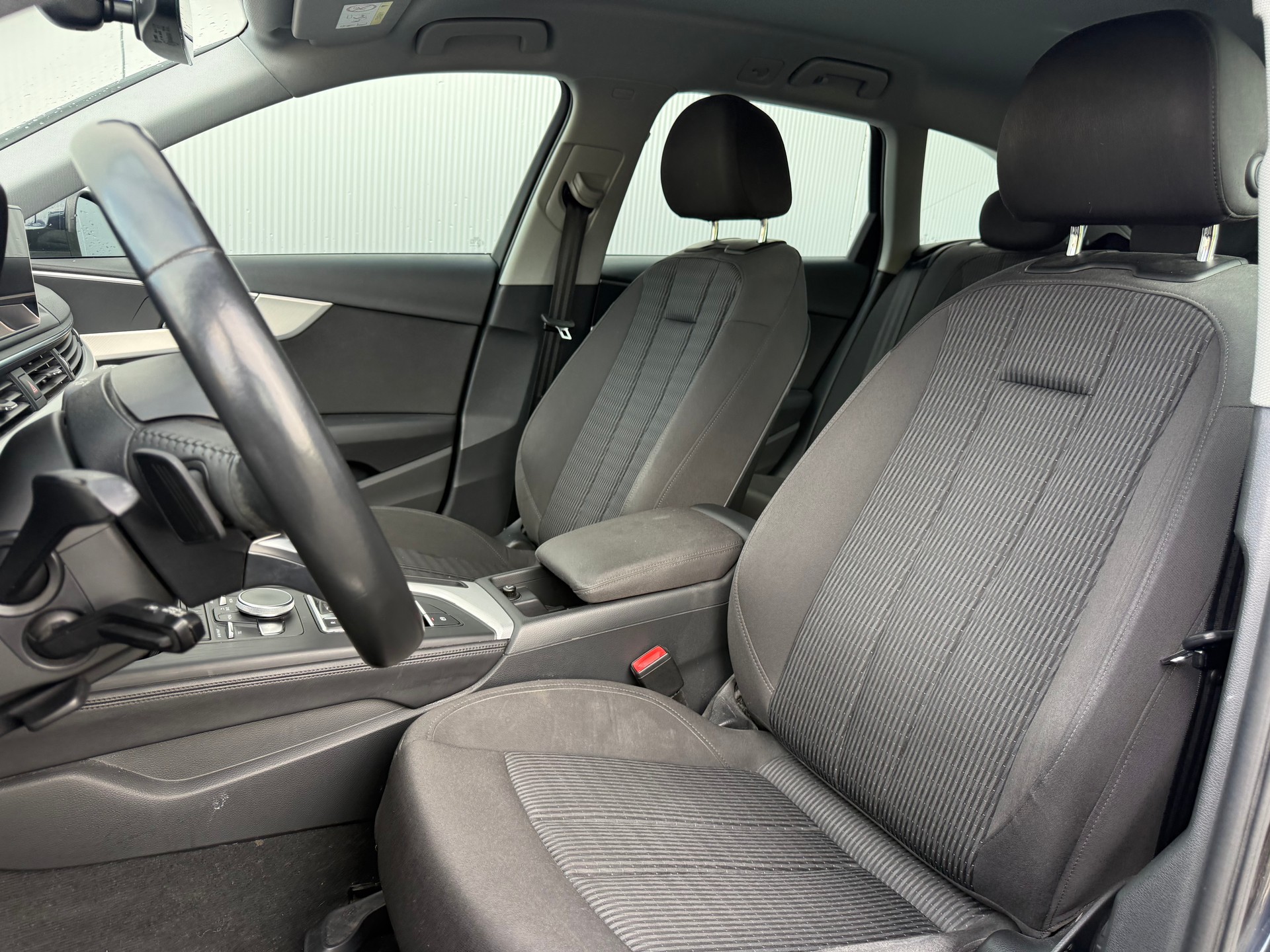 AUDI A4 Avant 2.0 TDI quattro S-tronic-image-12