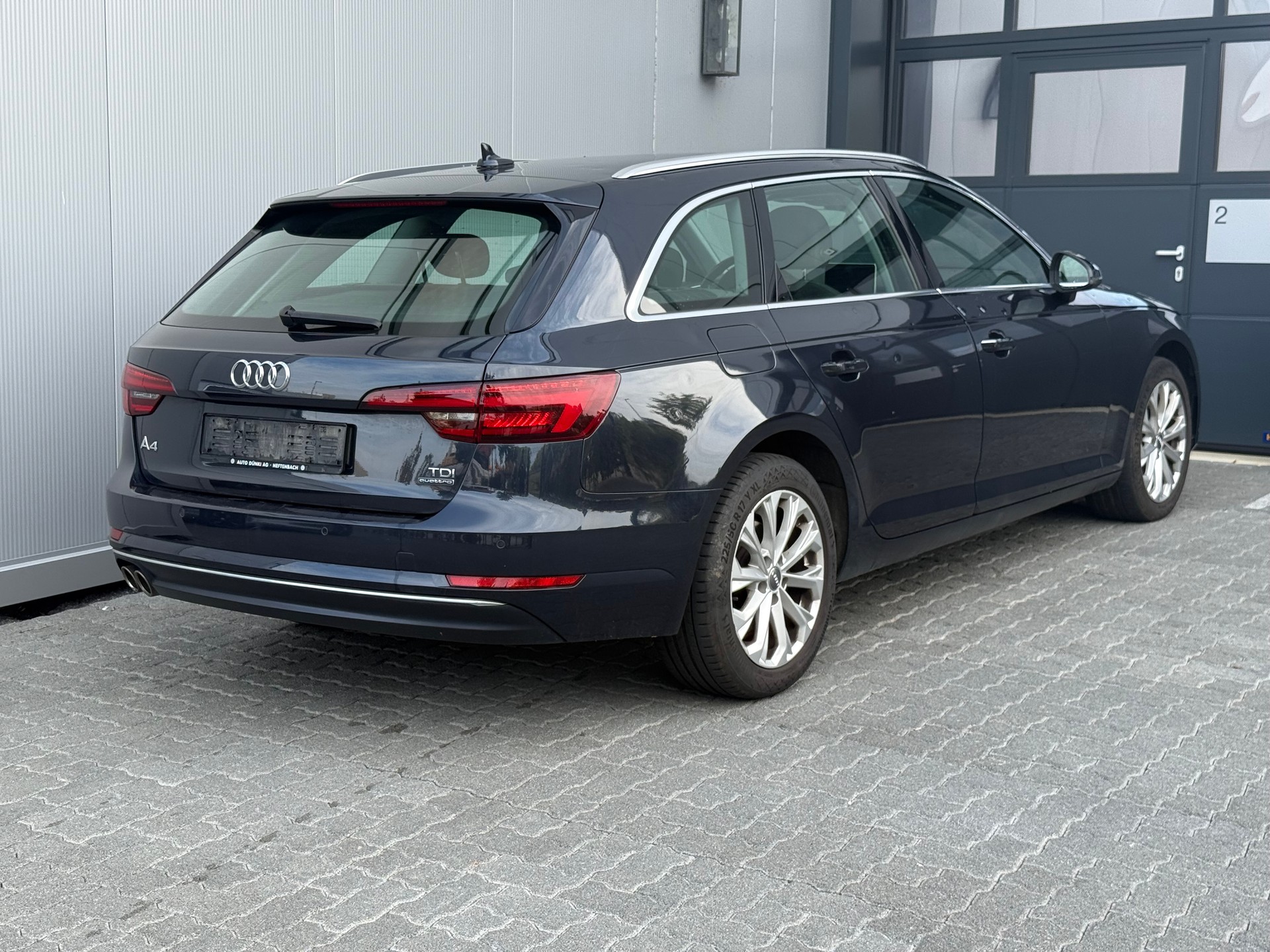 AUDI A4 Avant 2.0 TDI quattro S-tronic-image-7