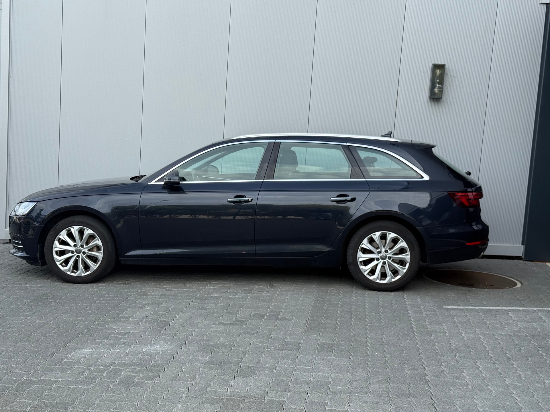 AUDI A4 Avant 2.0 TDI quattro S-tronic-image-4