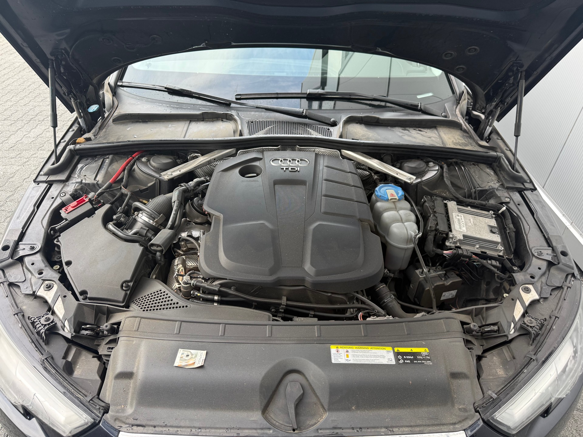 AUDI A4 Avant 2.0 TDI quattro S-tronic-image-15