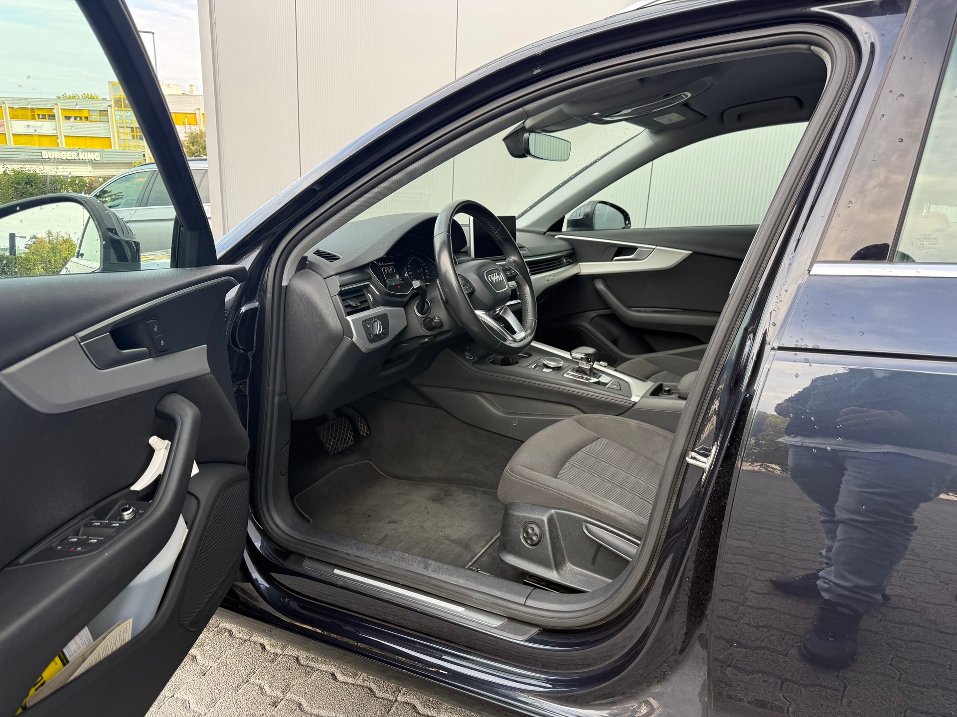 AUDI A4 Avant 2.0 TDI quattro S-tronic-image-11