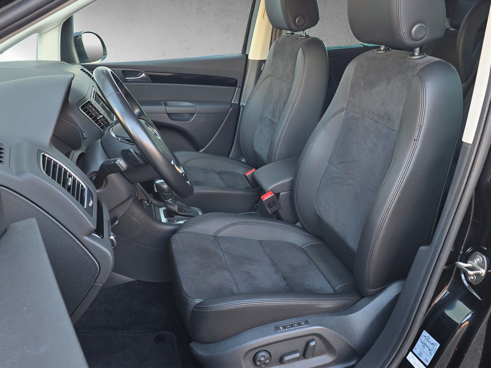VW Sharan 2.0 TDI BMT Highline 4Motion DSG 7-Sitzer-image-2