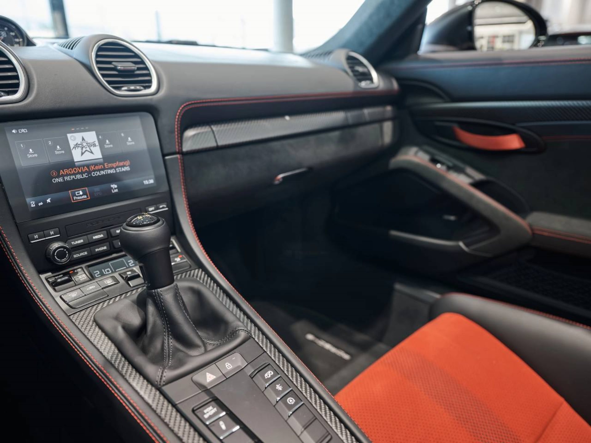 PORSCHE 718 Spyder RS-image-24