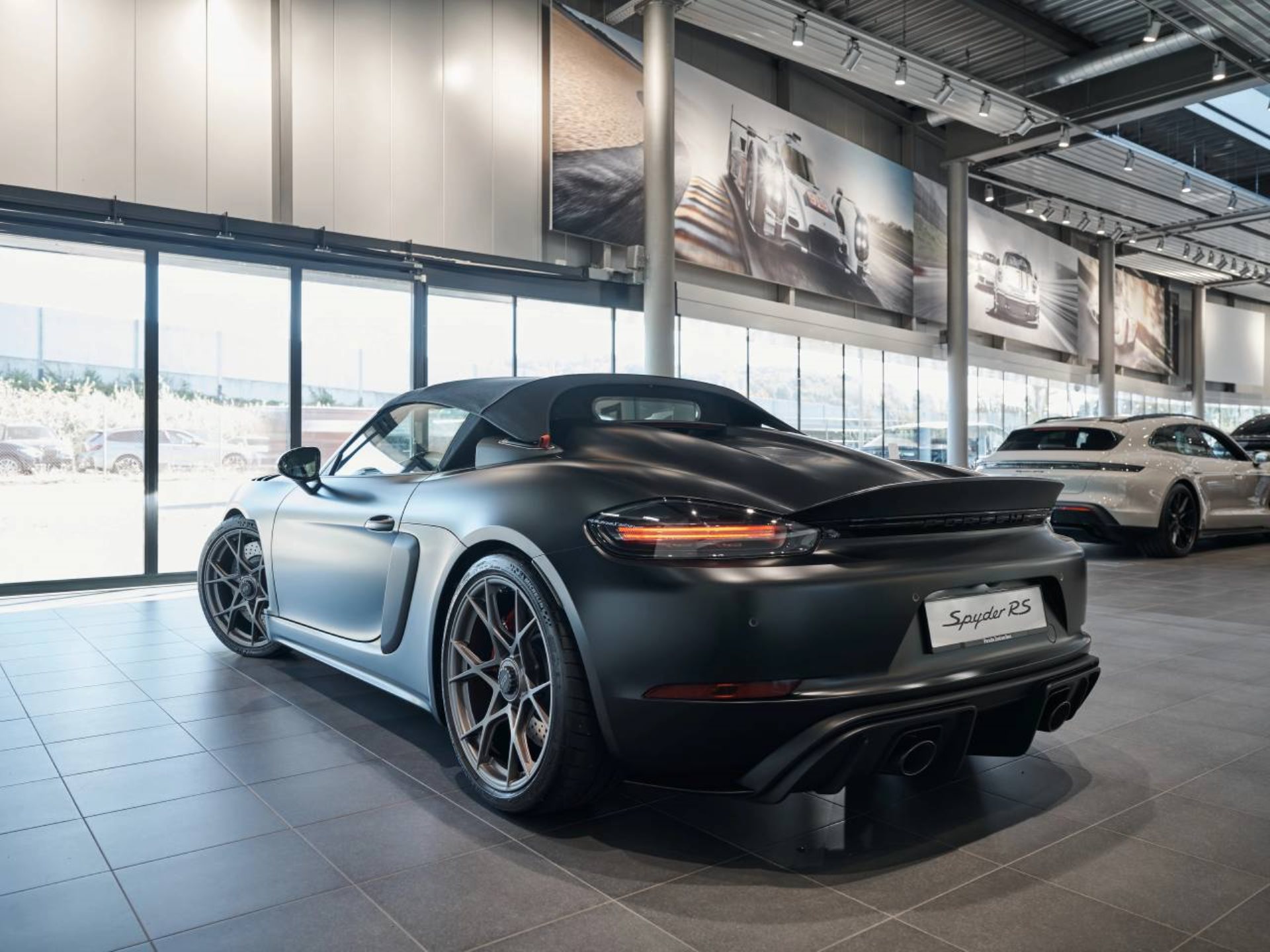 PORSCHE 718 Spyder RS-image-17