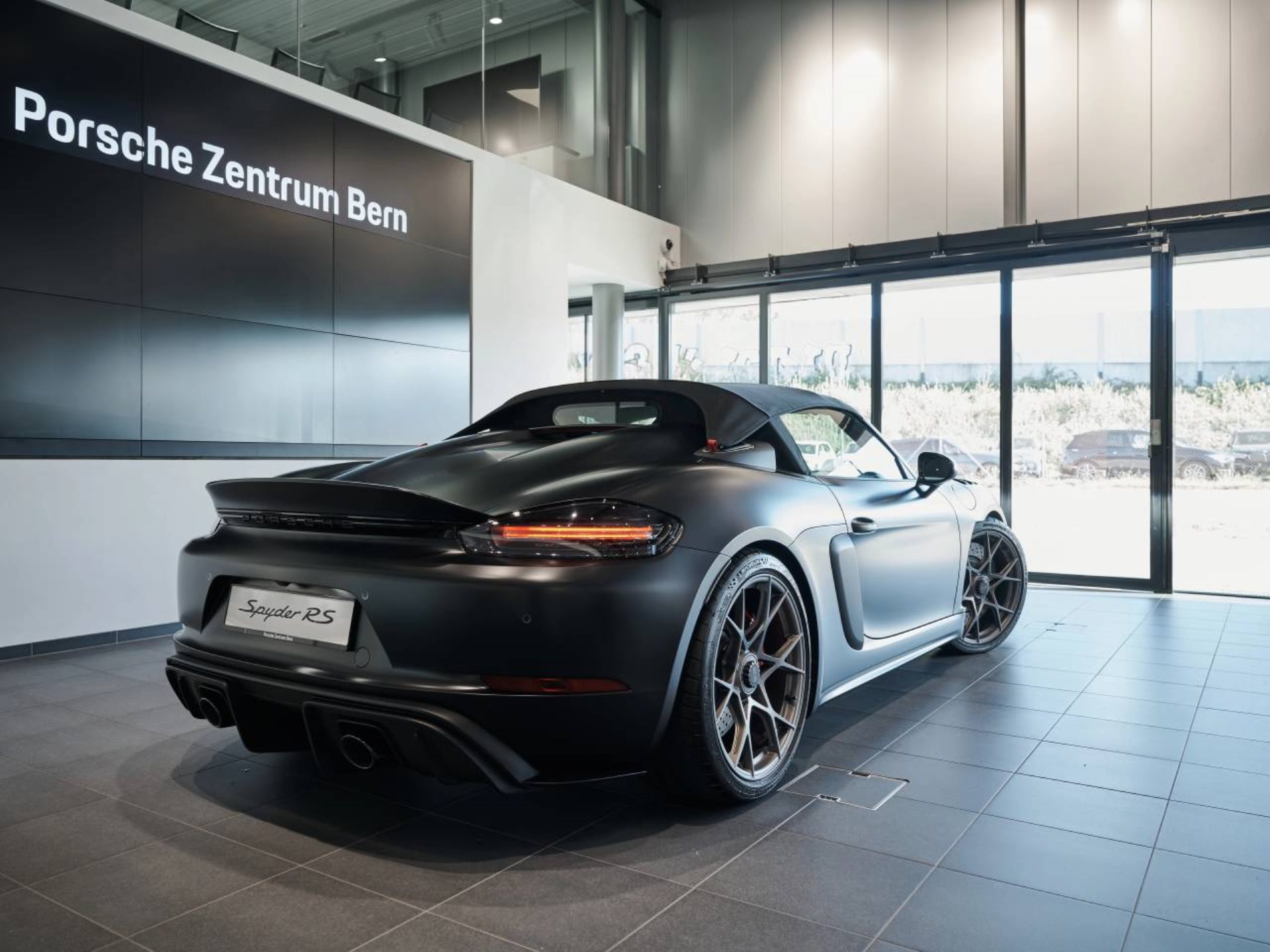 PORSCHE 718 Spyder RS-image-15