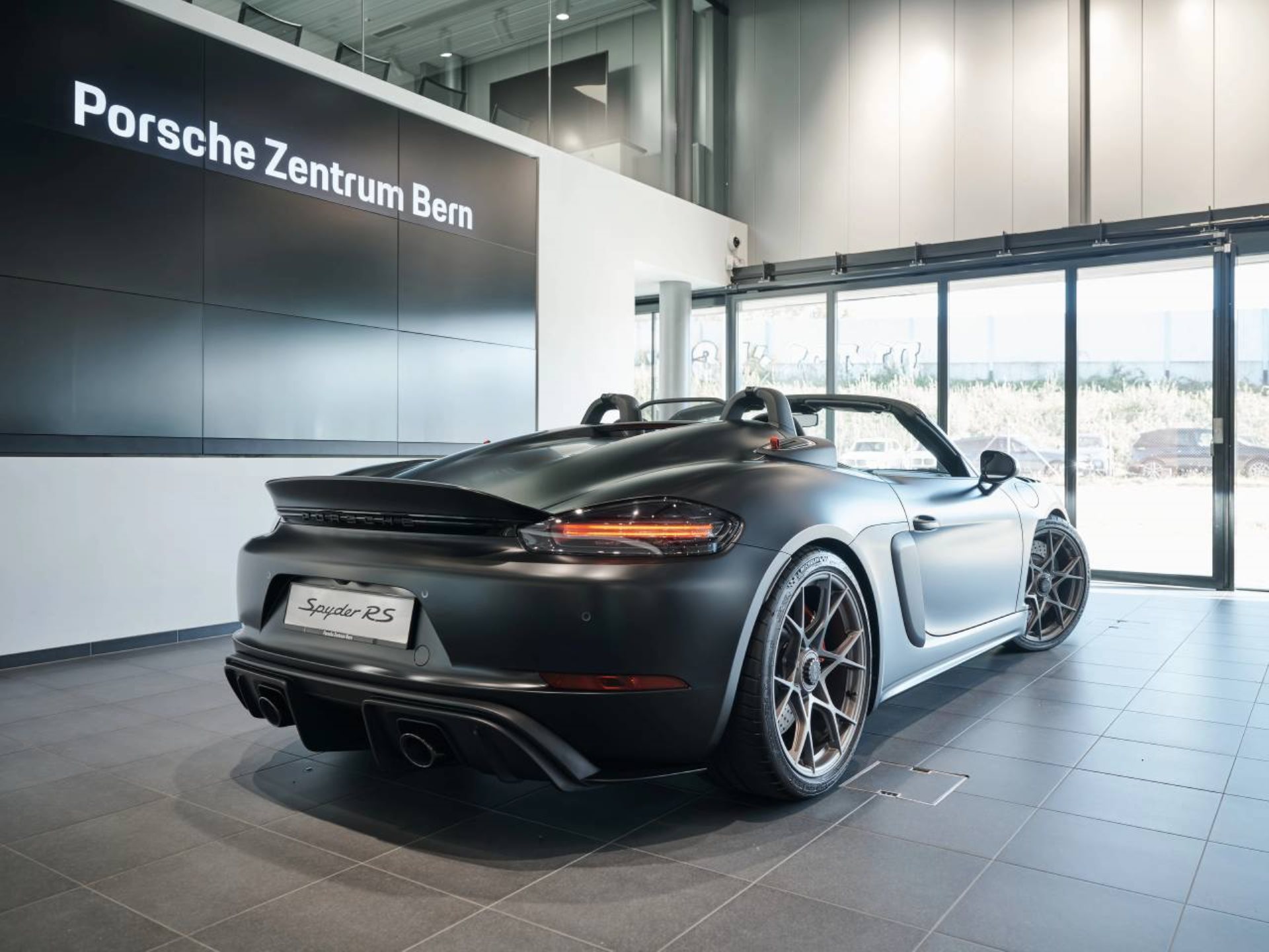 PORSCHE 718 Spyder RS-image-2