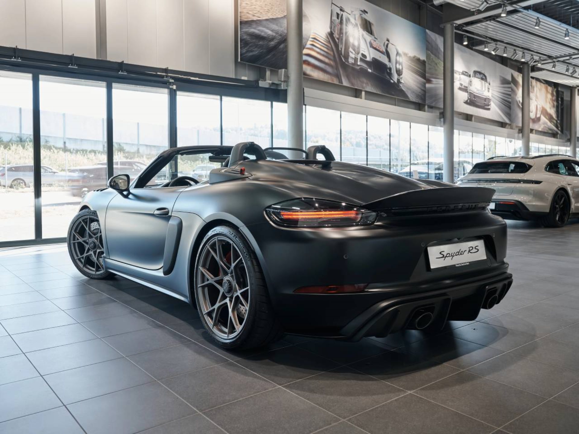 PORSCHE 718 Spyder RS-image-7