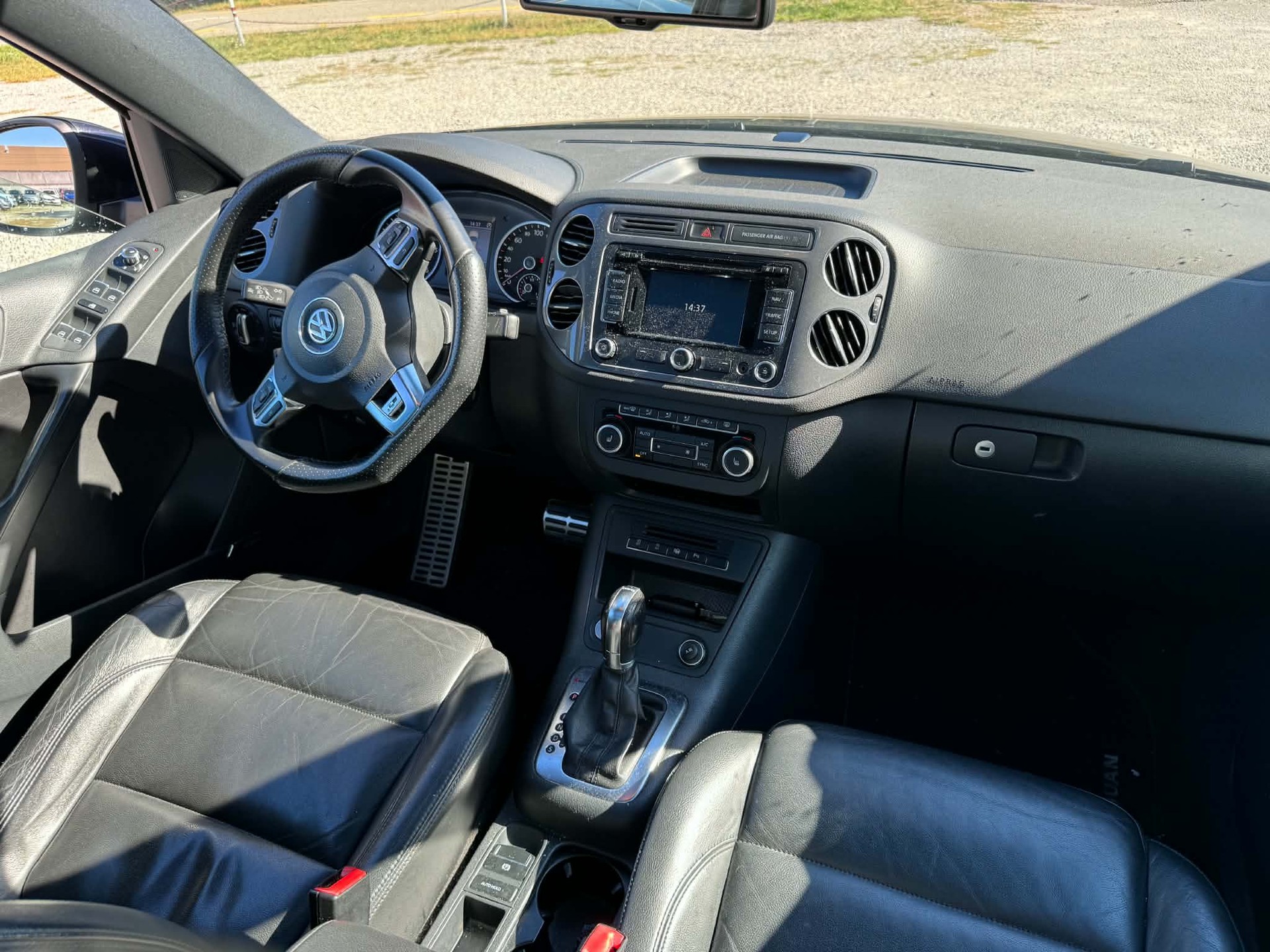 VW Tiguan 2.0 TDI R-Line Sport 4Motion-image-3