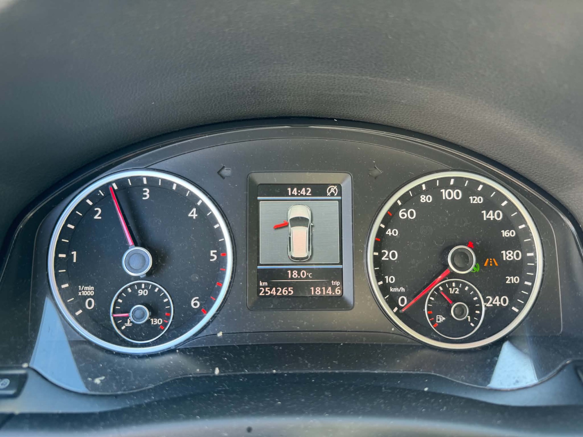 VW Tiguan 2.0 TDI R-Line Sport 4Motion-image-11