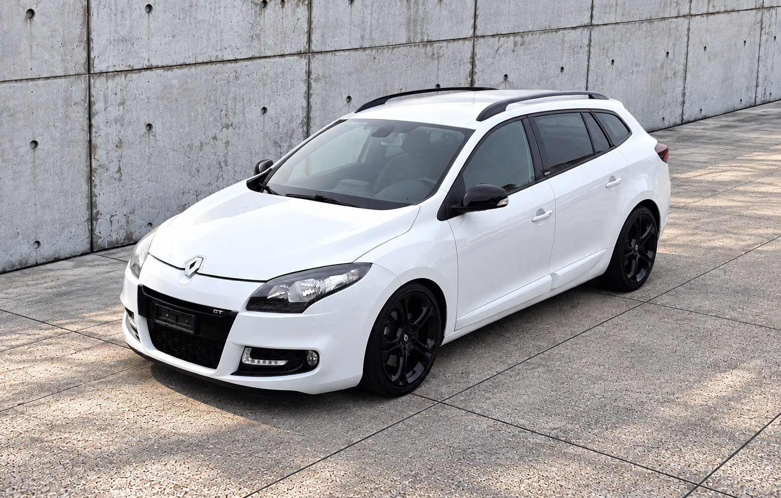 RENAULT Mégane Grandtour 2.0 16V Turbo GT 220-image-2