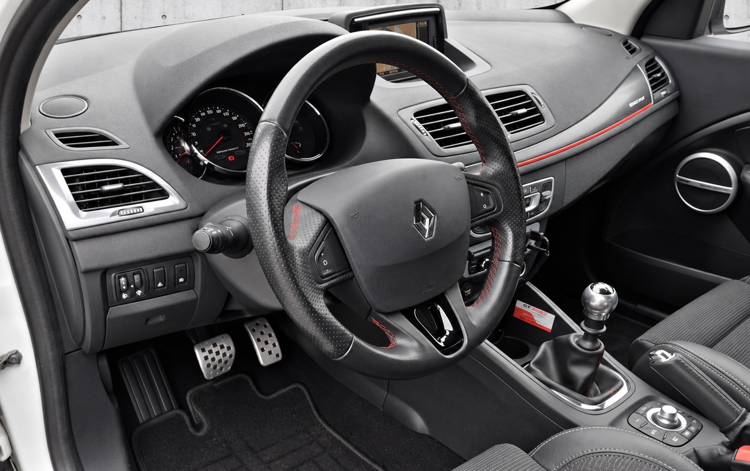 RENAULT Mégane Grandtour 2.0 16V Turbo GT 220-image-13