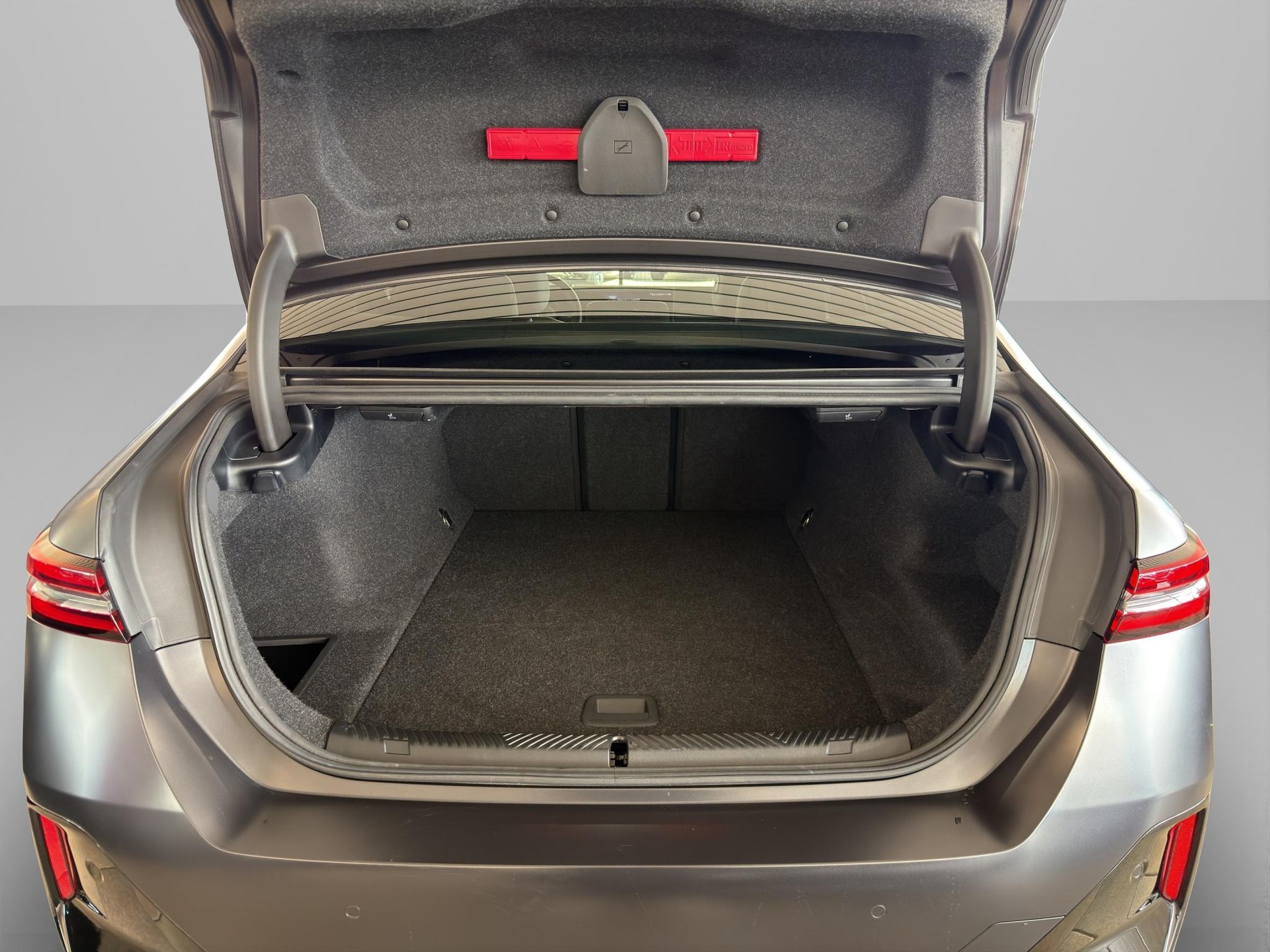BMW i5 xDrive M60 Limousine-image-9