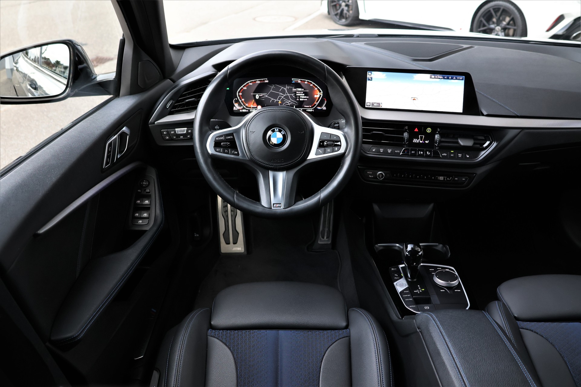 BMW 120d xDrive Steptronic M Sport-image-13