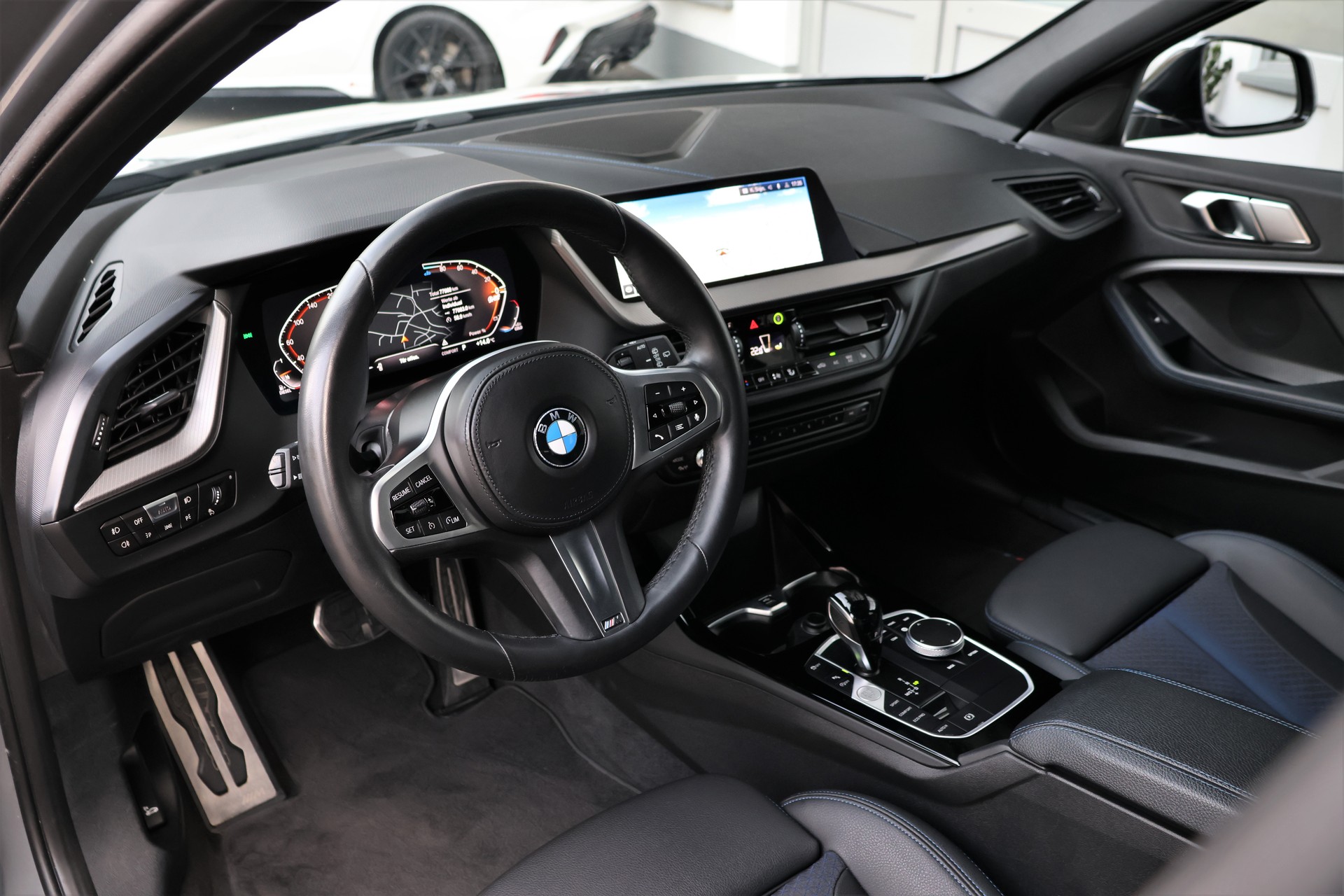 BMW 120d xDrive Steptronic M Sport-image-10